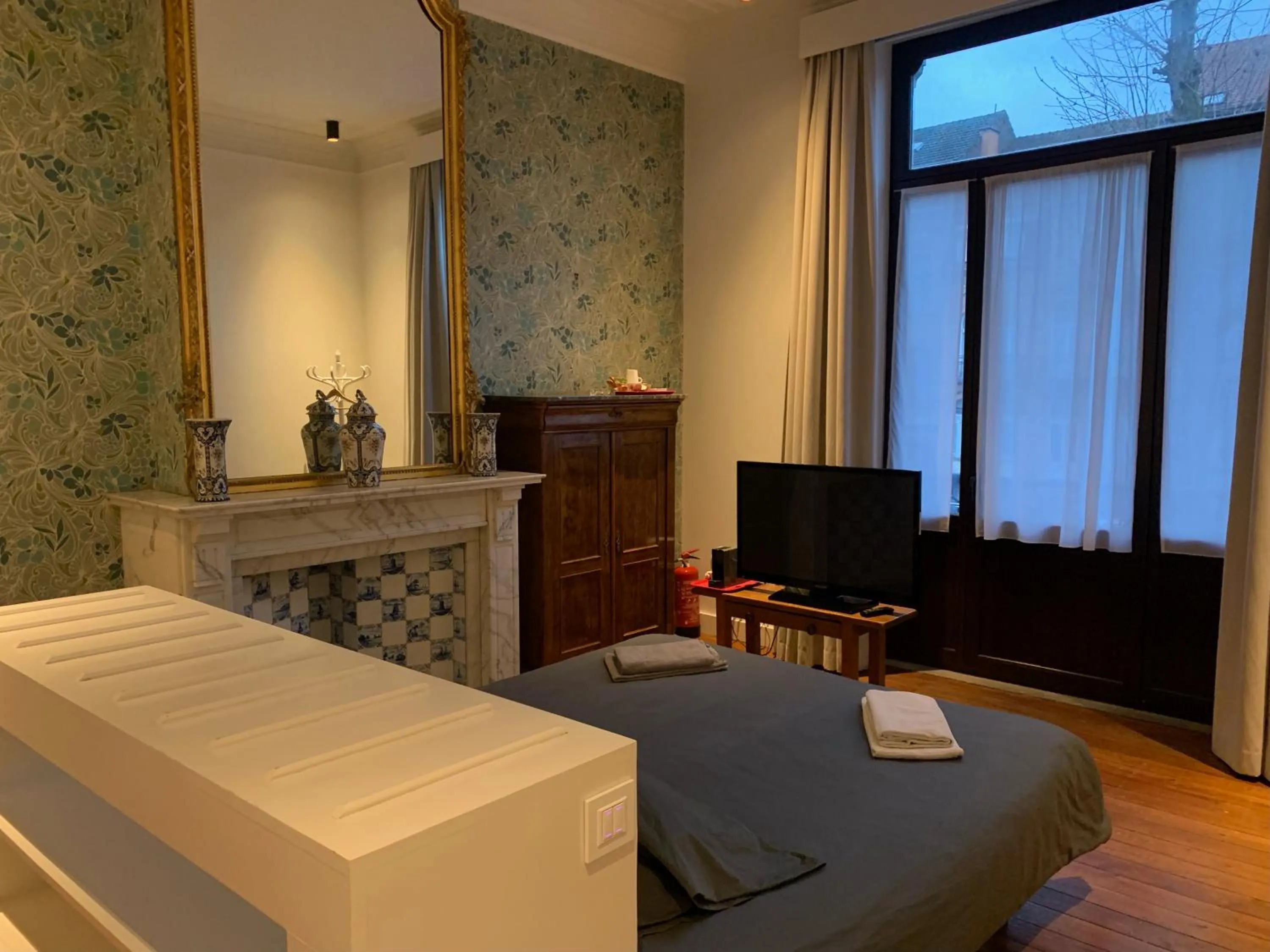 Bed in Albert Molière