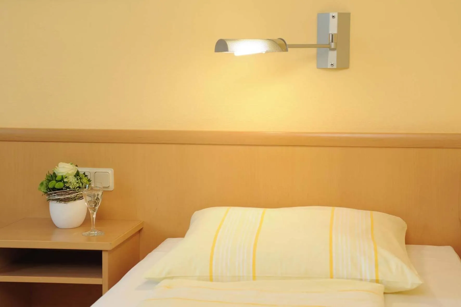 Bedroom in Hotel & Restaurant Hugenottengarten