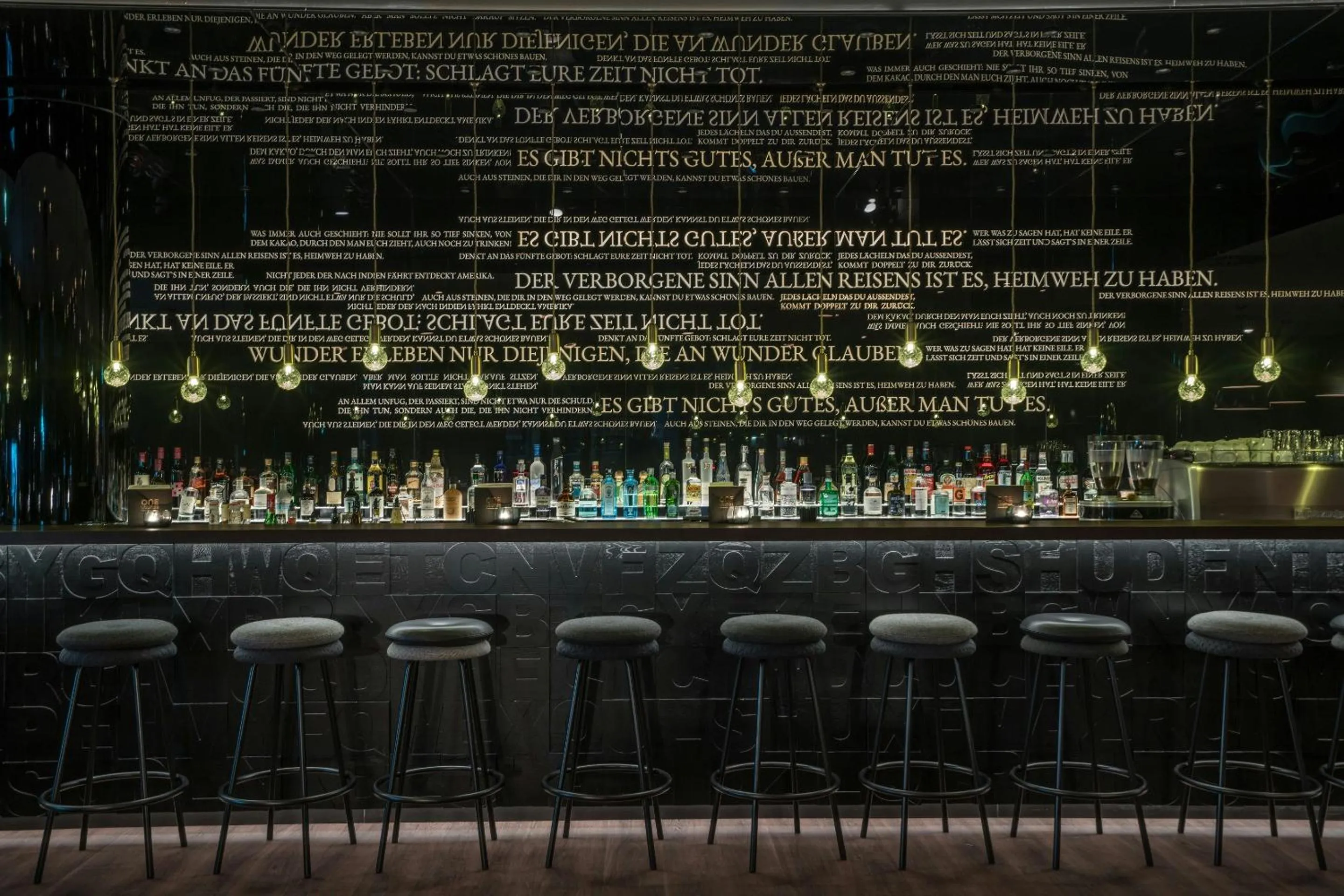 Lounge or bar in Motel One Dresden - Palaisplatz