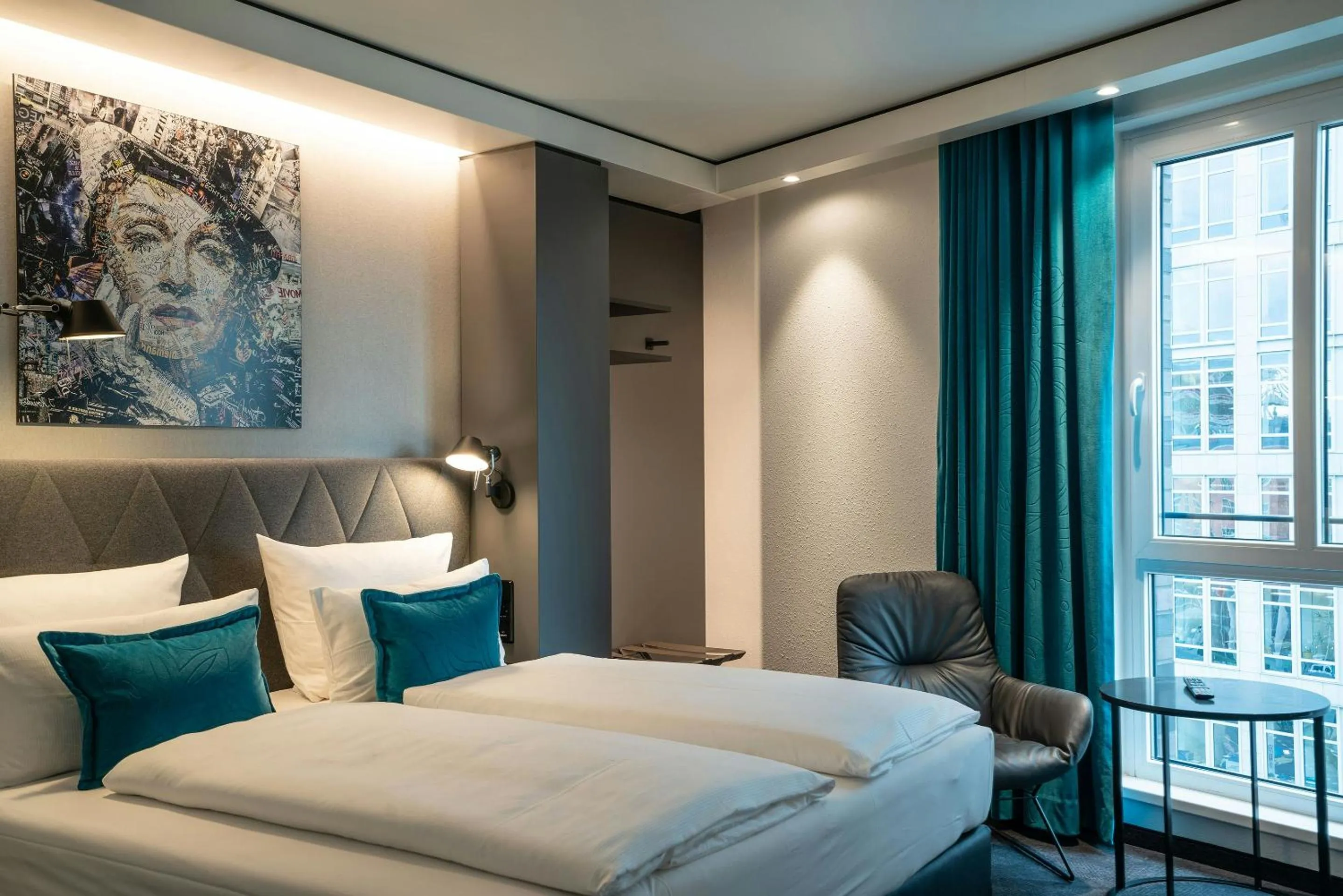 Photo of the whole room, Bed in Motel One Berlin-Spittelmarkt