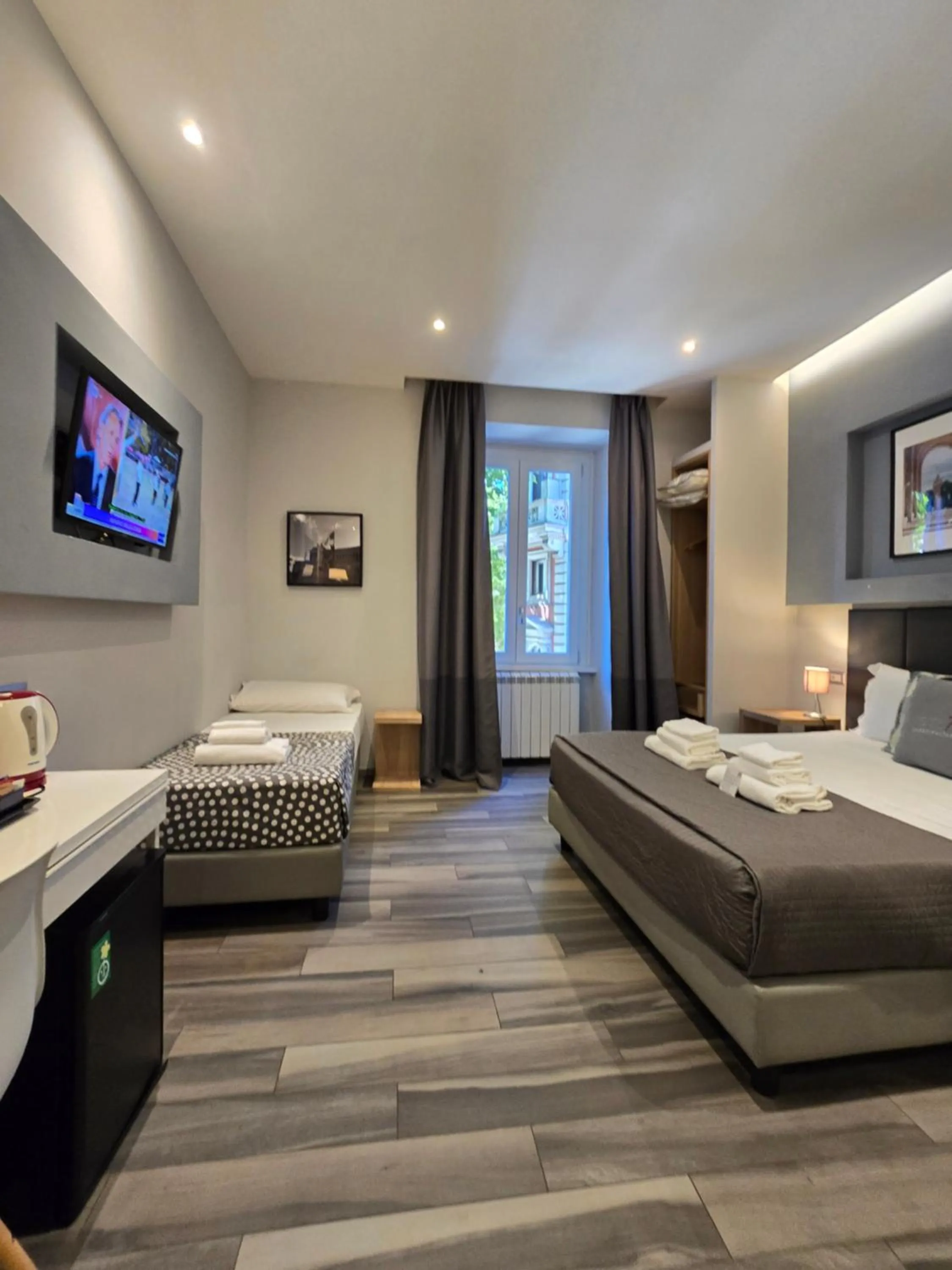 Photo of the whole room, Bed in B&B Home 77