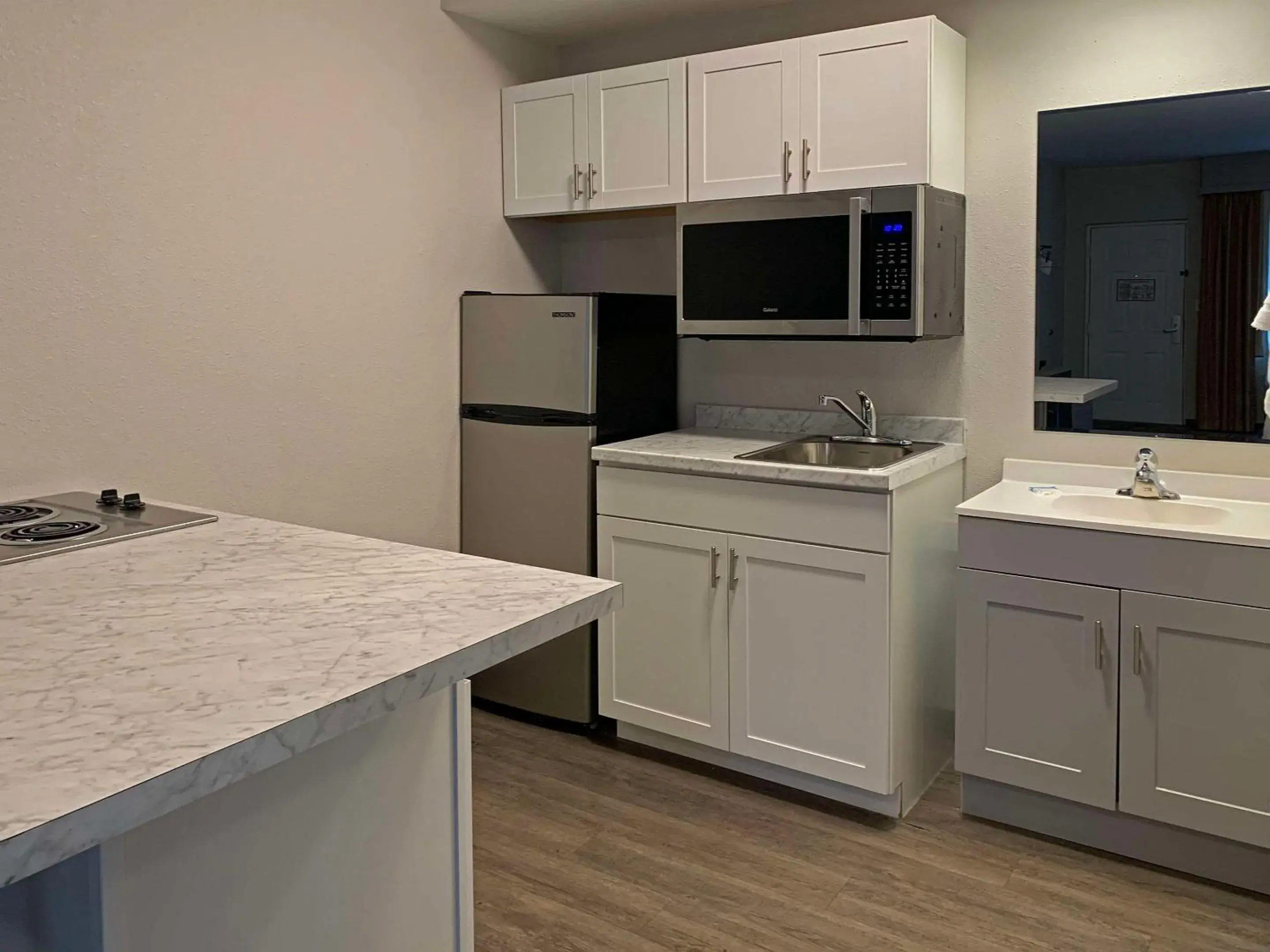 Bedroom, Kitchen/Kitchenette in The Bradford Hotel, Ascend Hotel Collection