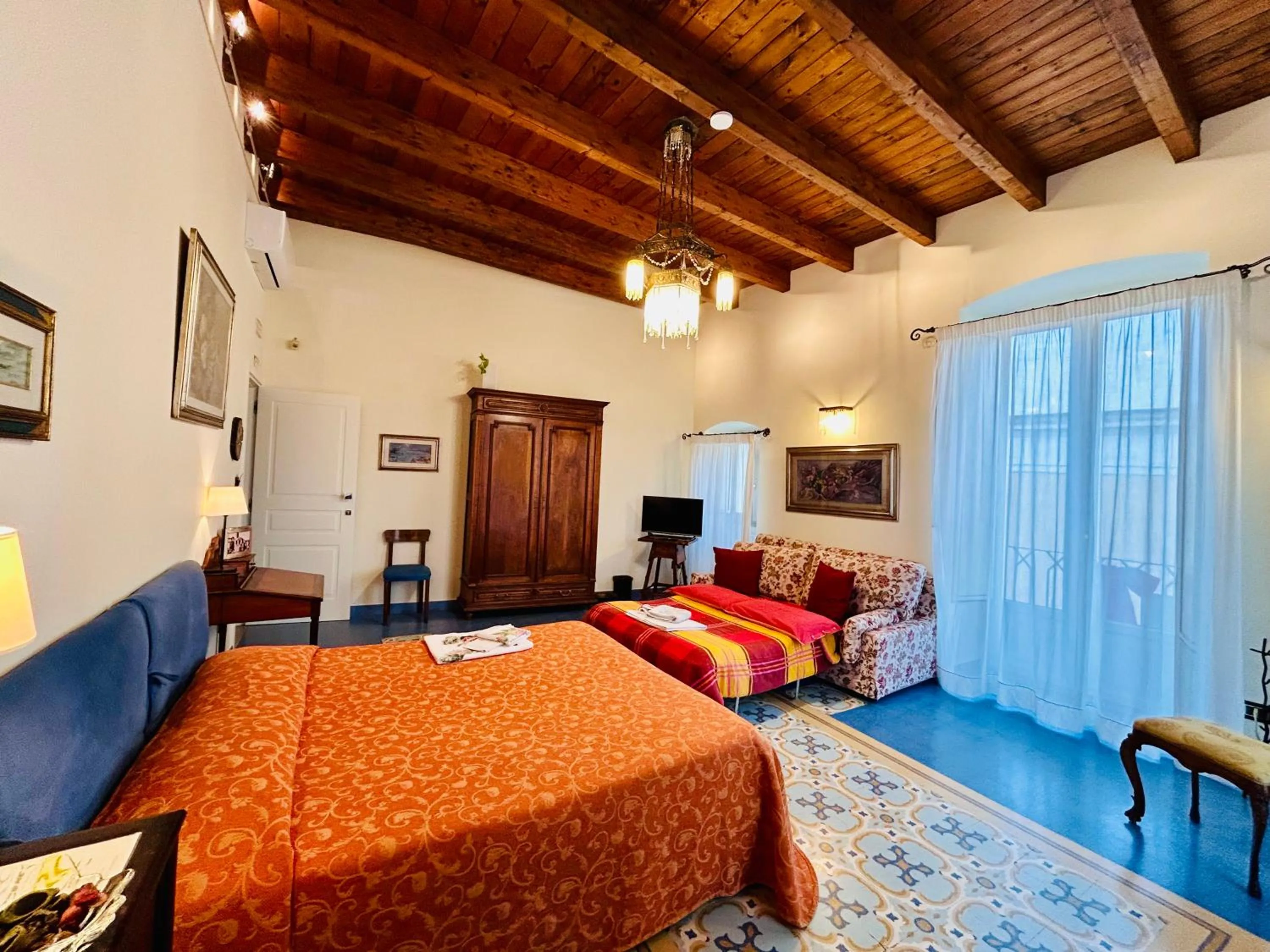 Bed in VinsLounge Suite