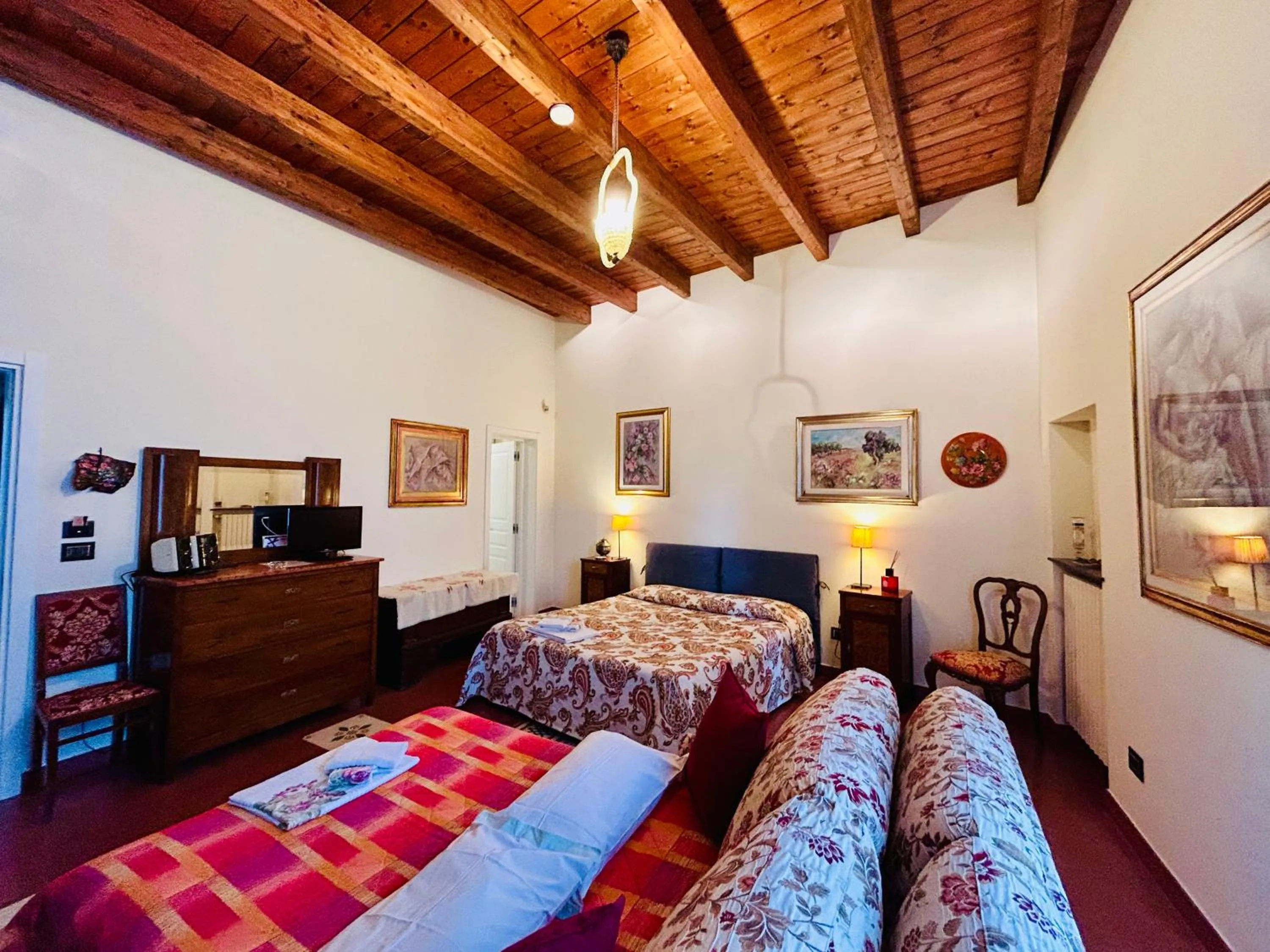 Bed in VinsLounge Suite