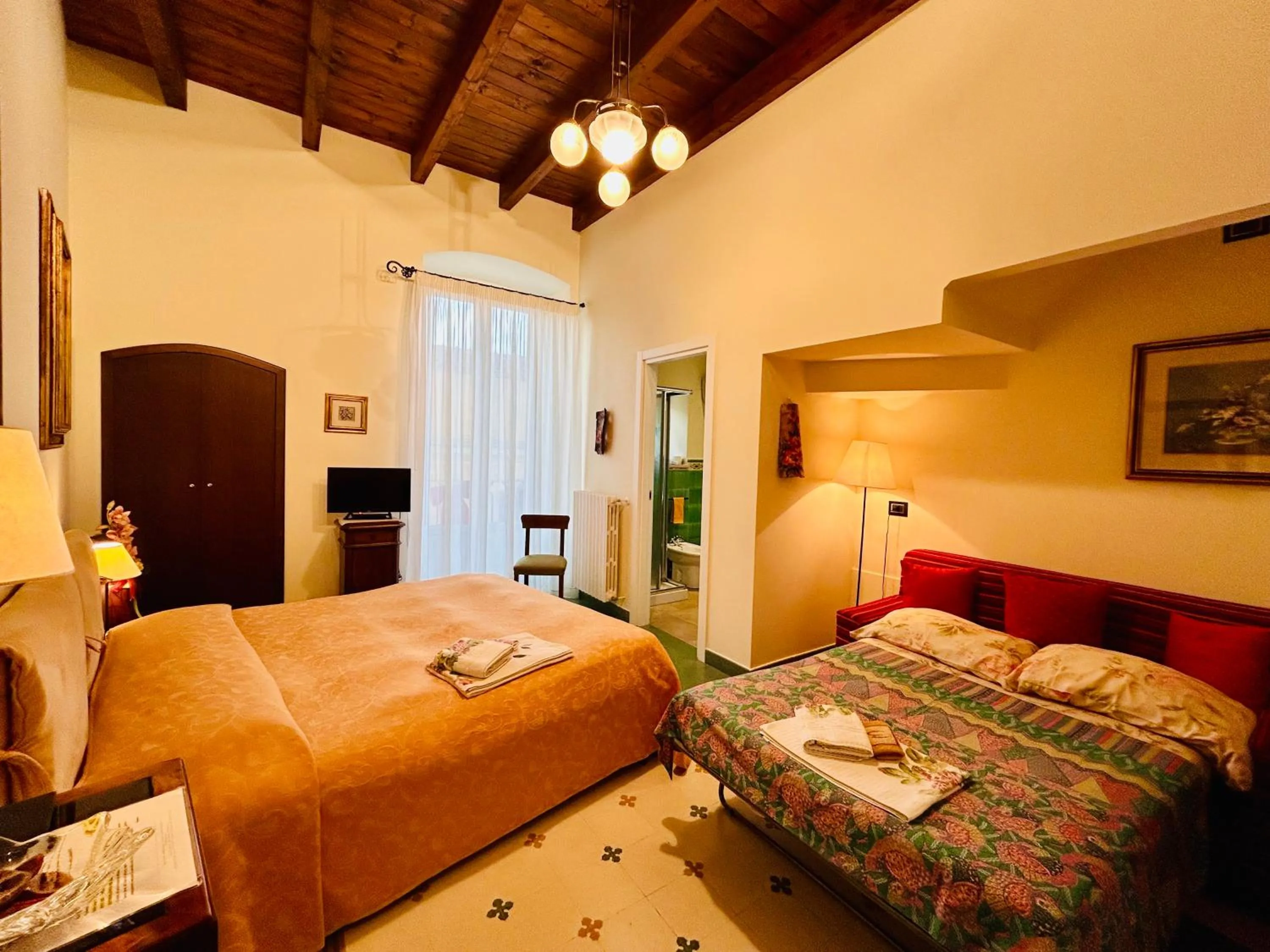 Bed in VinsLounge Suite