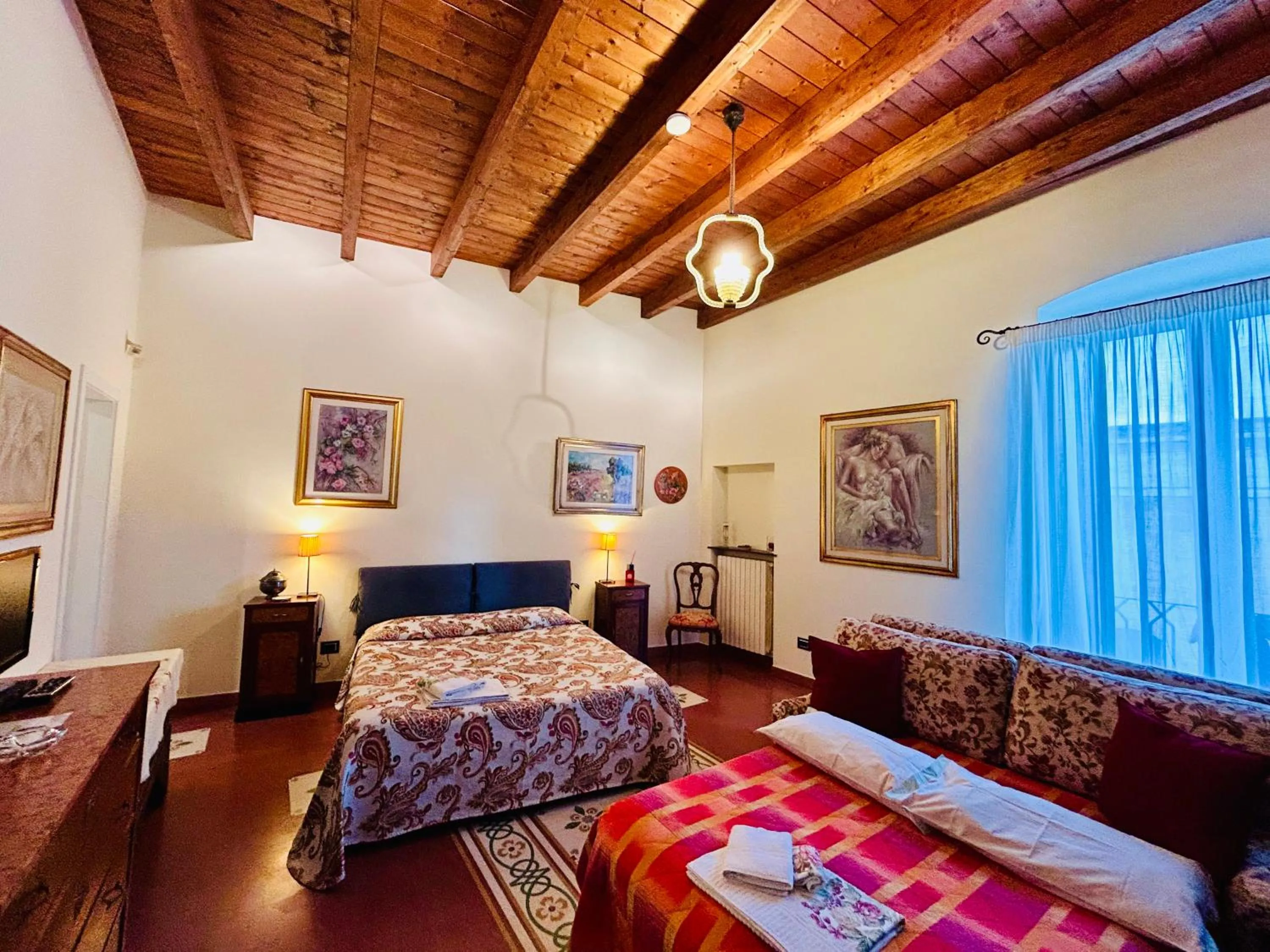 Bed in VinsLounge Suite