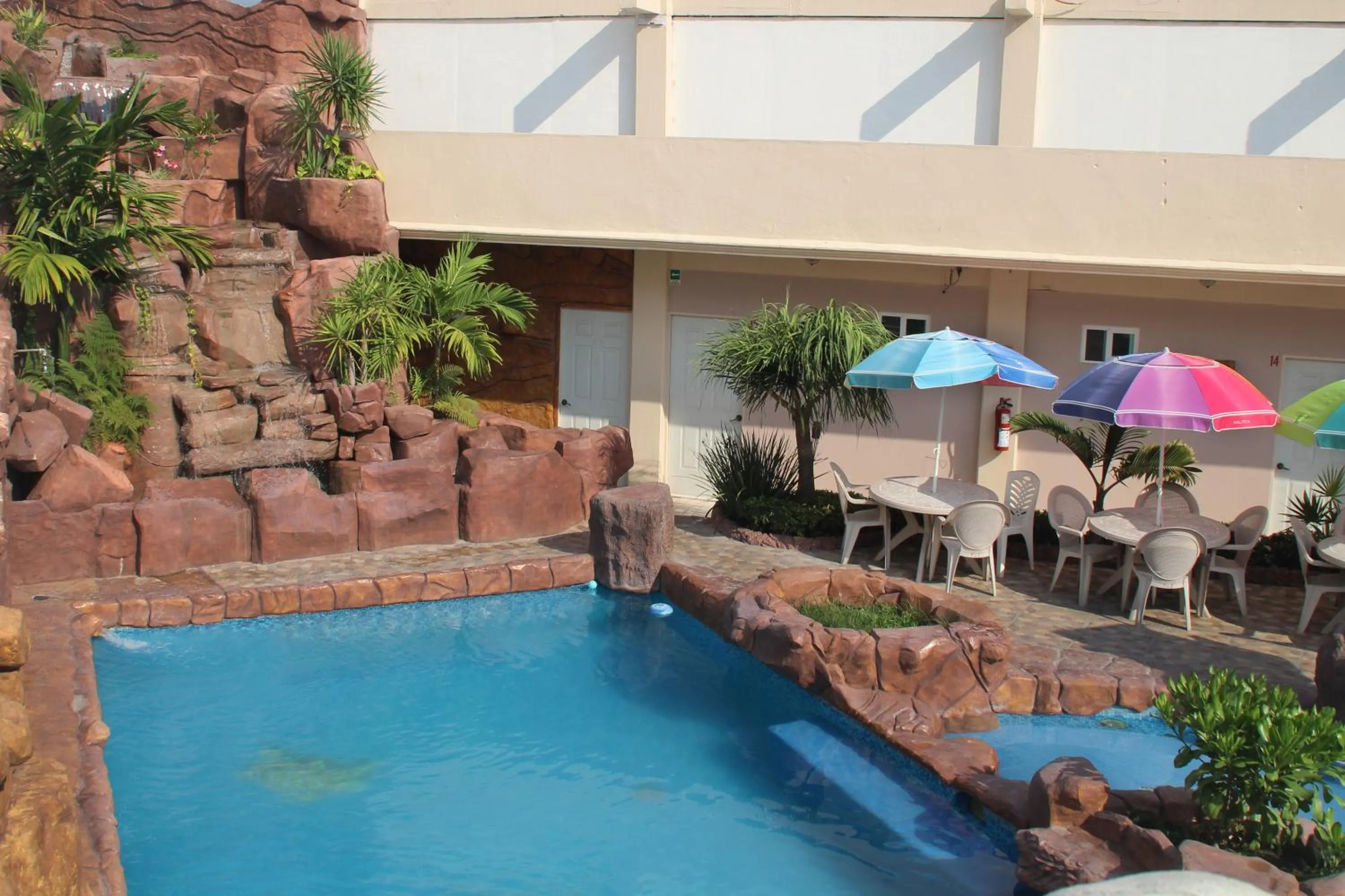 Swimming pool in Hotel San Rafael