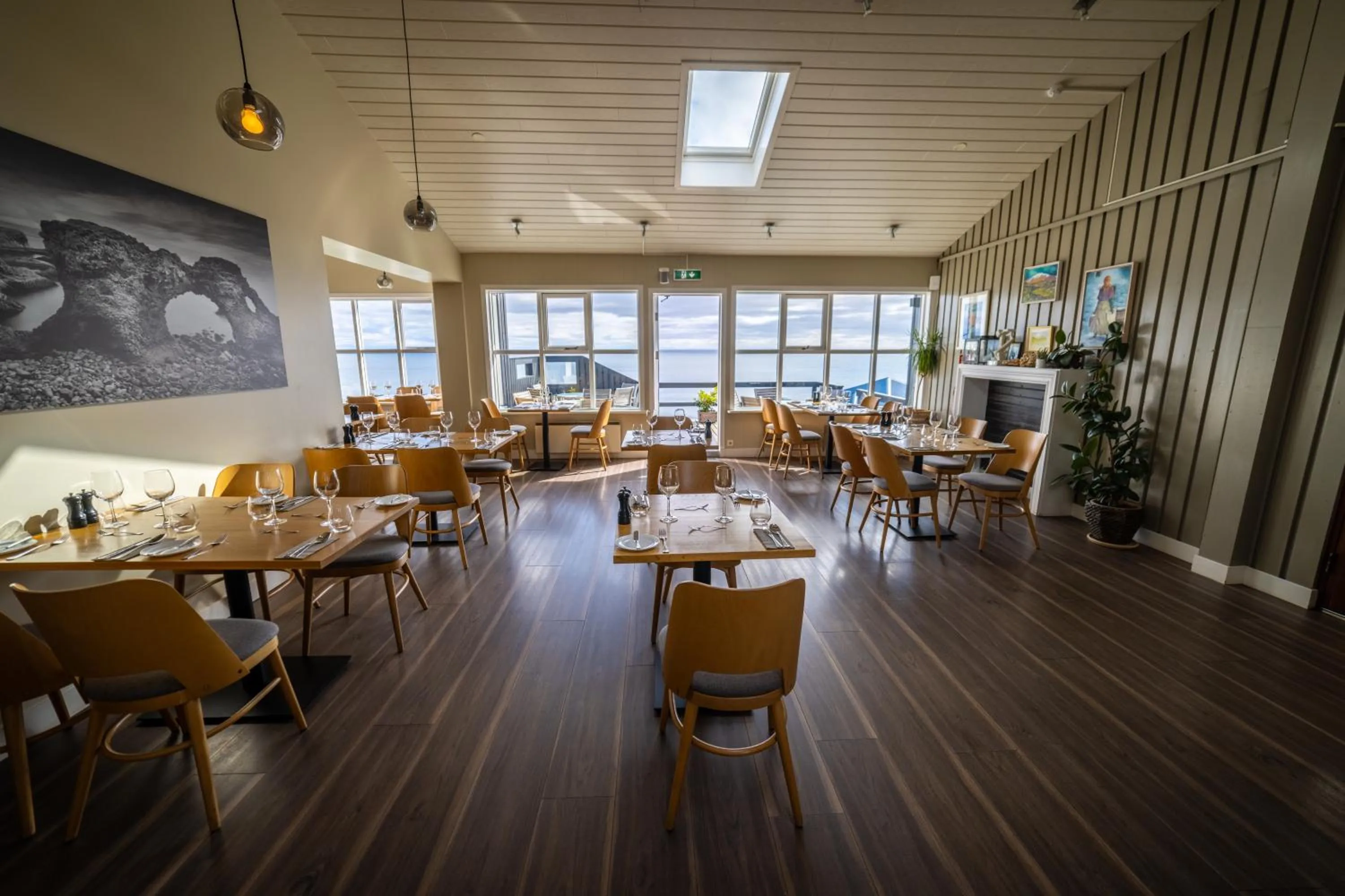 Restaurant/places to eat in Fosshotel Hellnar