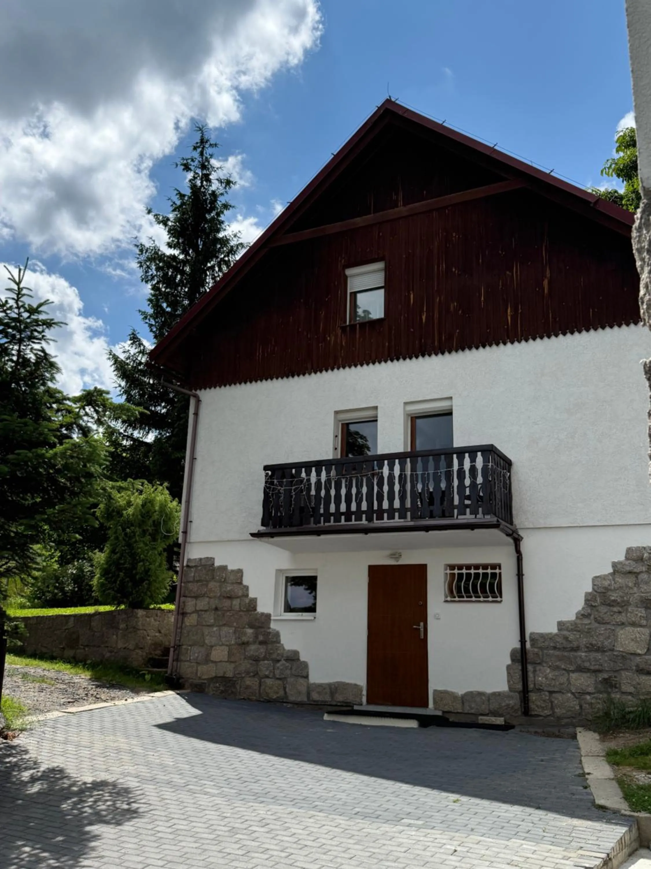 Pod Jeleńcem willa i dom z widokiem na Śnieżkę blisko Wang