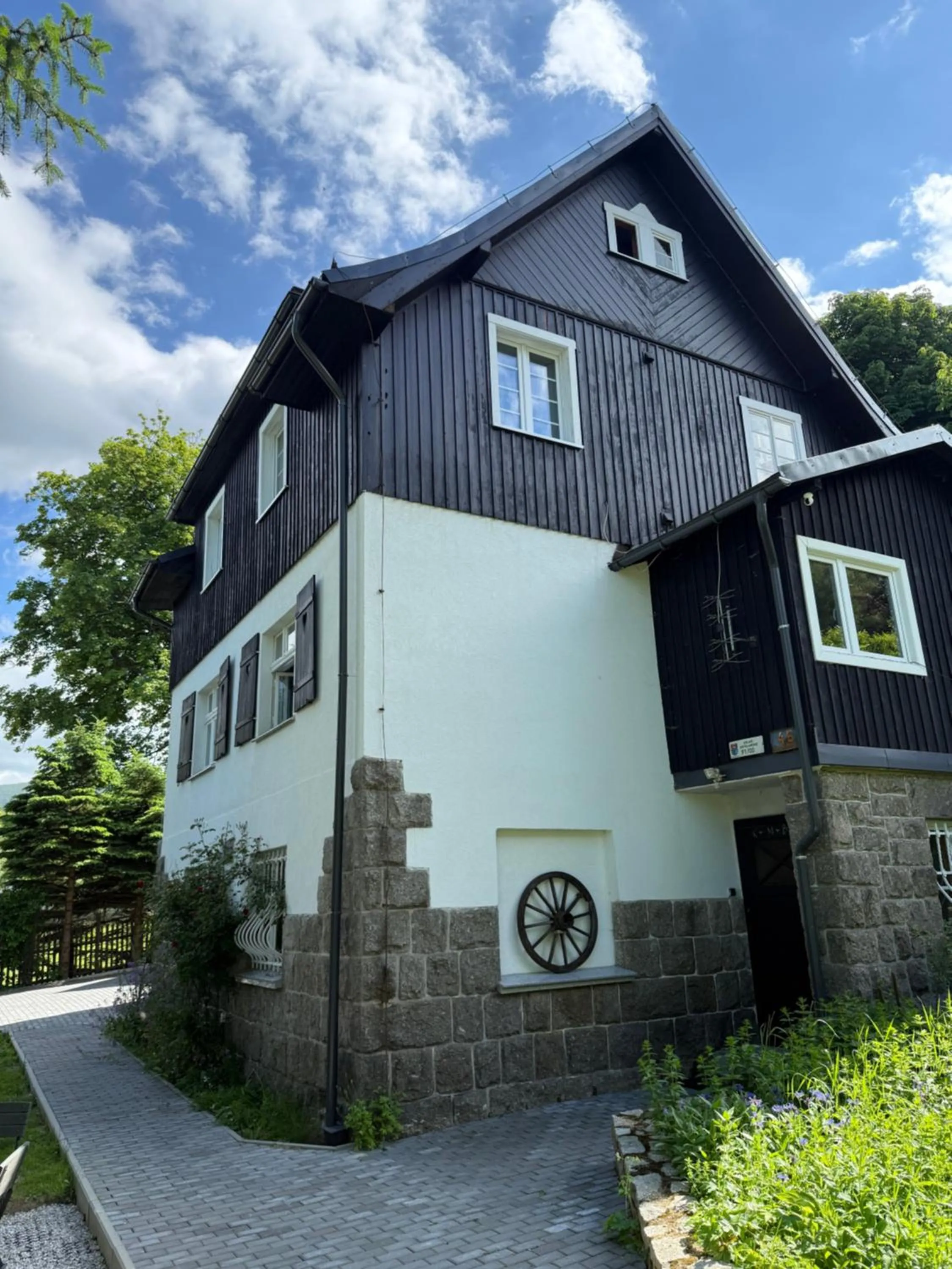 Pod Jeleńcem willa i dom z widokiem na Śnieżkę blisko Wang