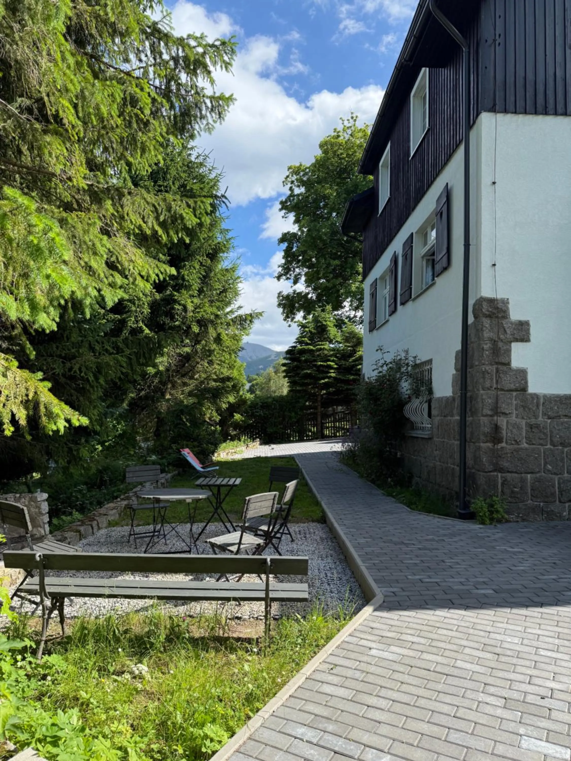 Pod Jeleńcem willa i dom z widokiem na Śnieżkę blisko Wang