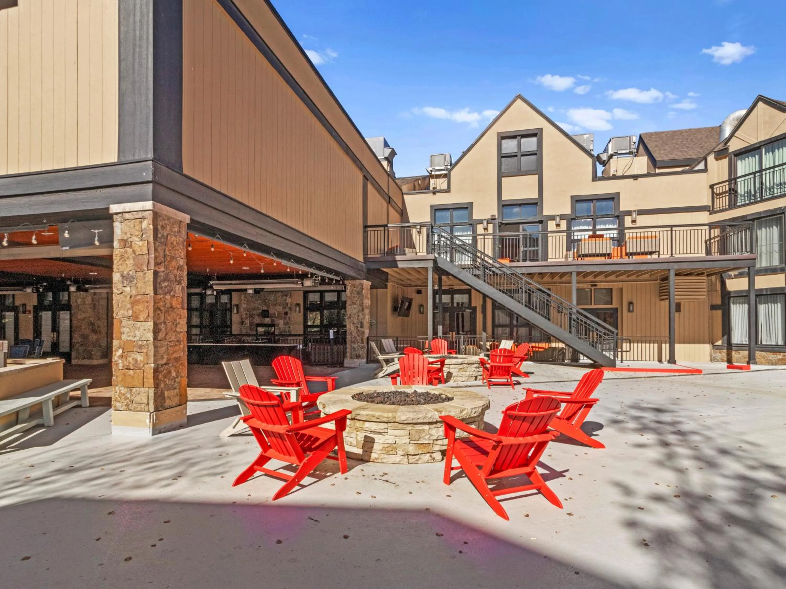 Property building in Carriage House Condominiums by All Seasons Resort Lodging