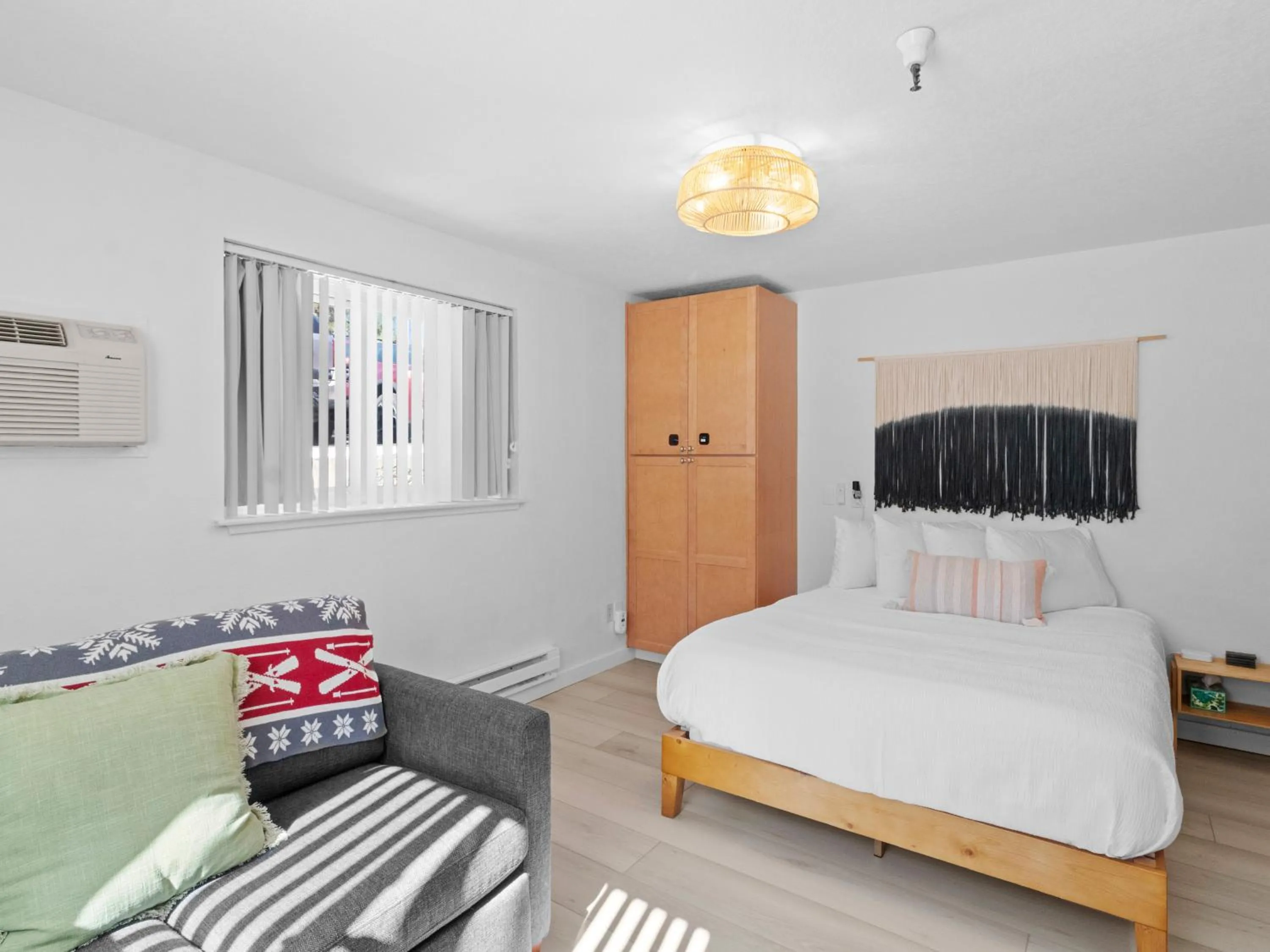 Photo of the whole room, Bed in Carriage House Condominiums by All Seasons Resort Lodging