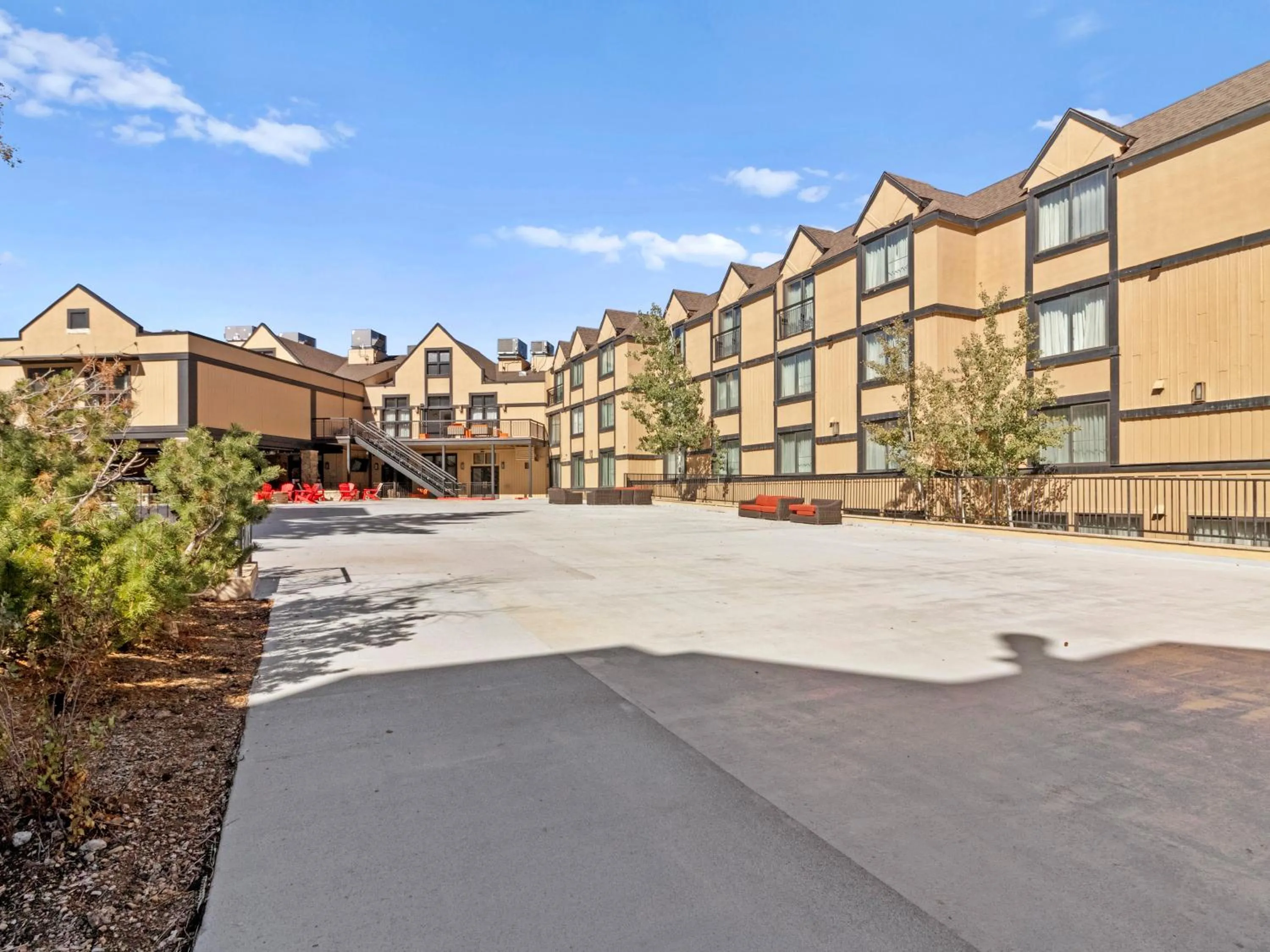 Property building in Carriage House Condominiums by All Seasons Resort Lodging
