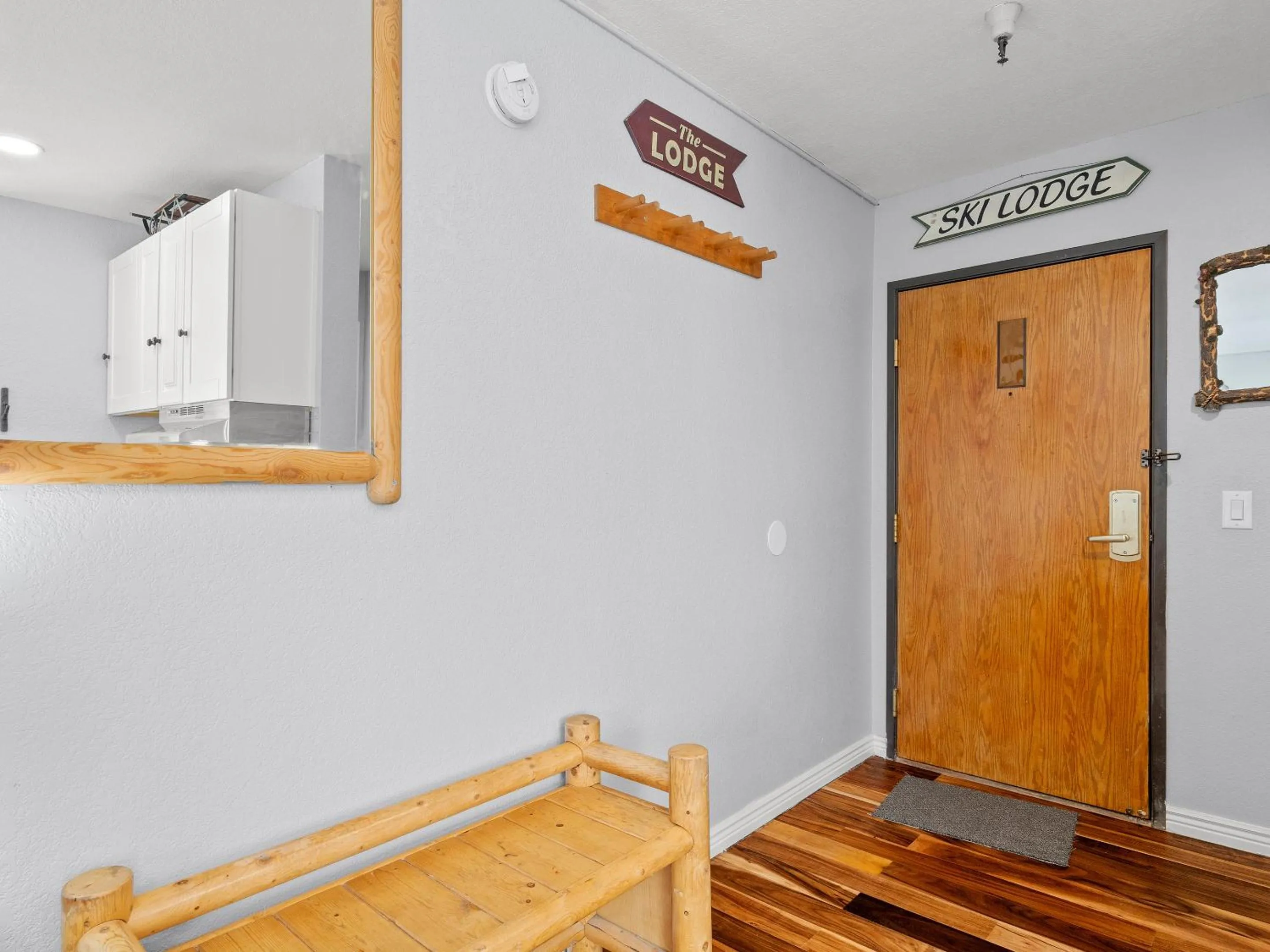 Facade/entrance in Carriage House Condominiums by All Seasons Resort Lodging