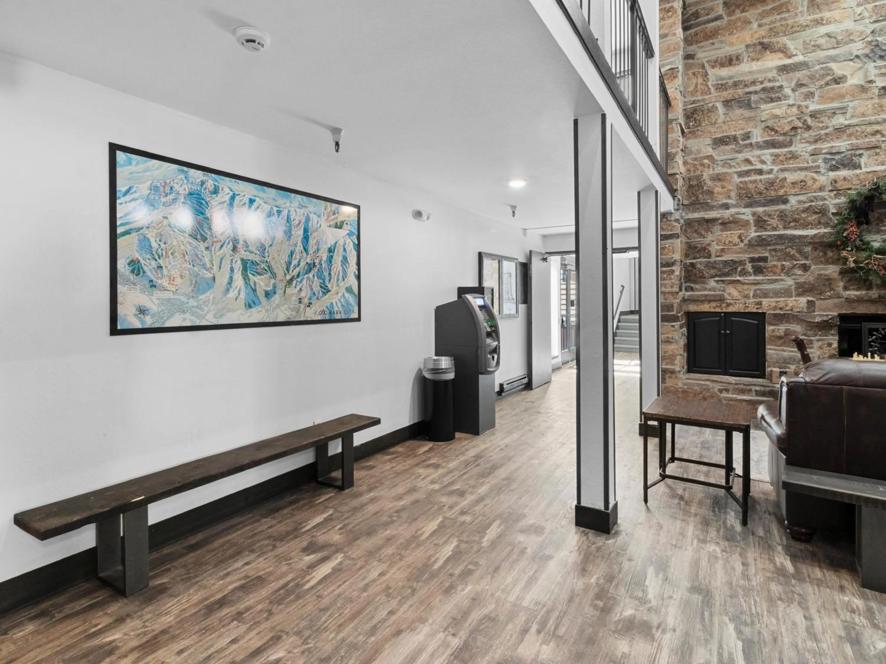 Communal lounge/ TV room in Carriage House Condominiums by All Seasons Resort Lodging