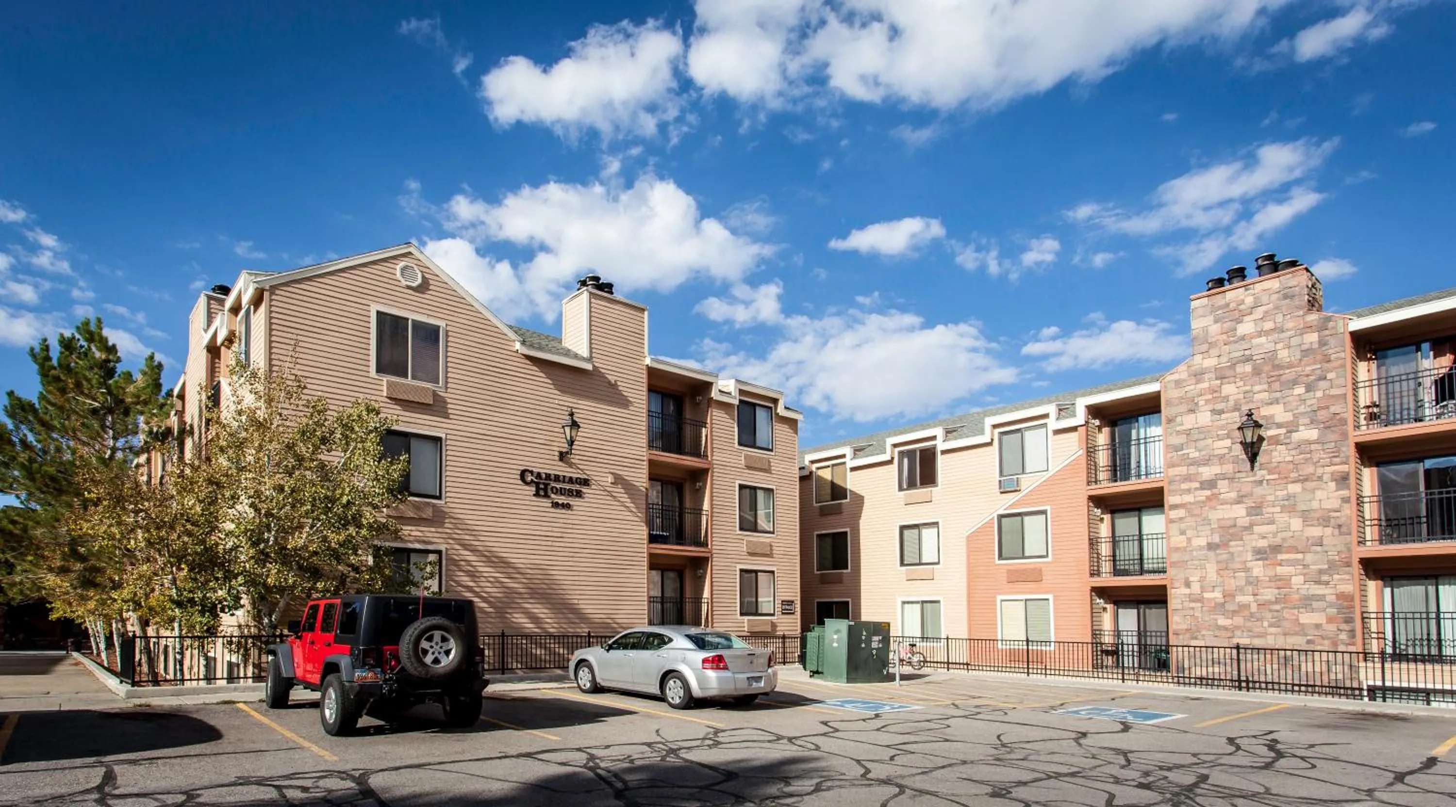 Facade/entrance in Carriage House Condominiums by All Seasons Resort Lodging