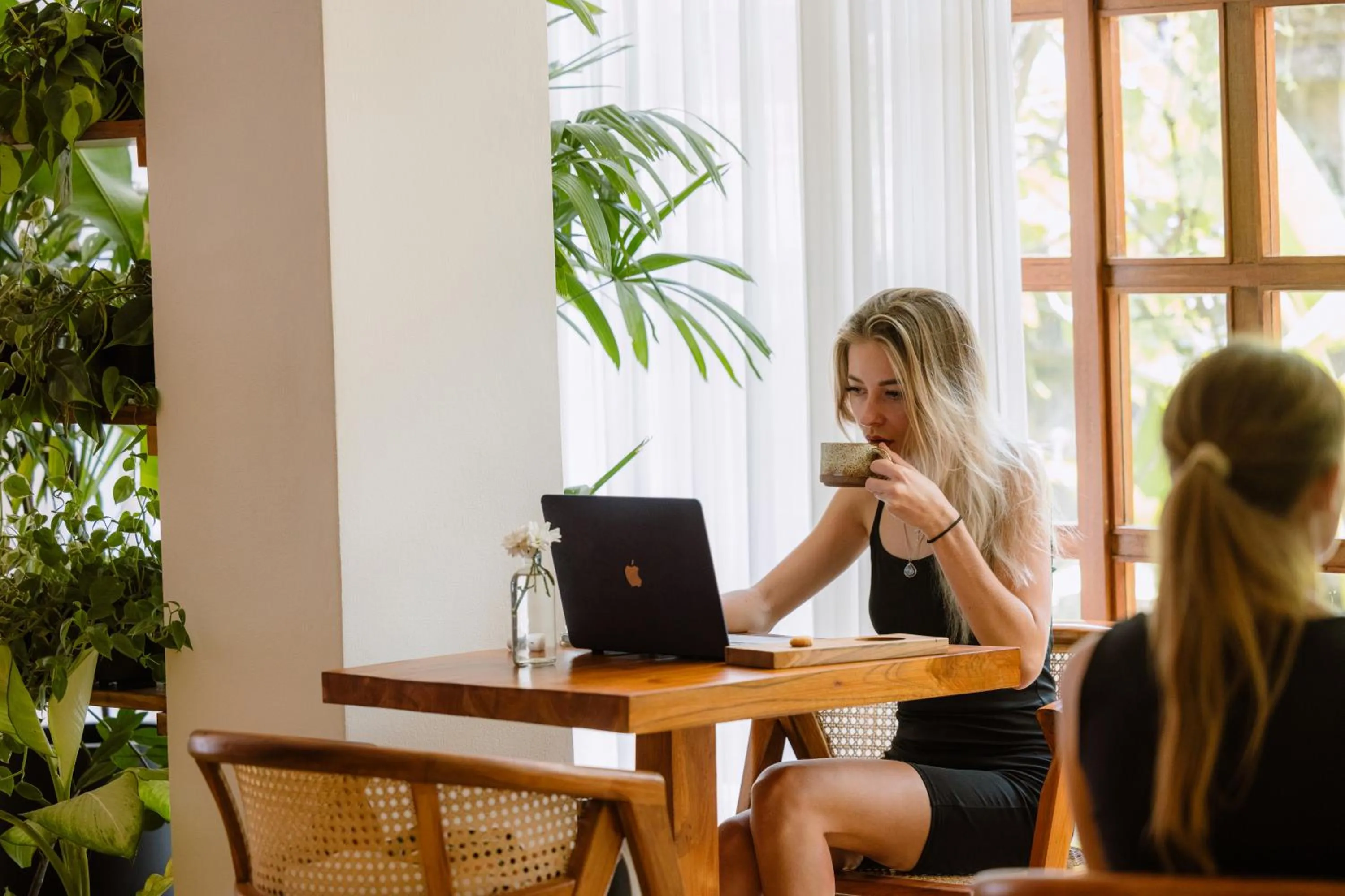 Restaurant/places to eat in Puri Garden Hotel & Hostel