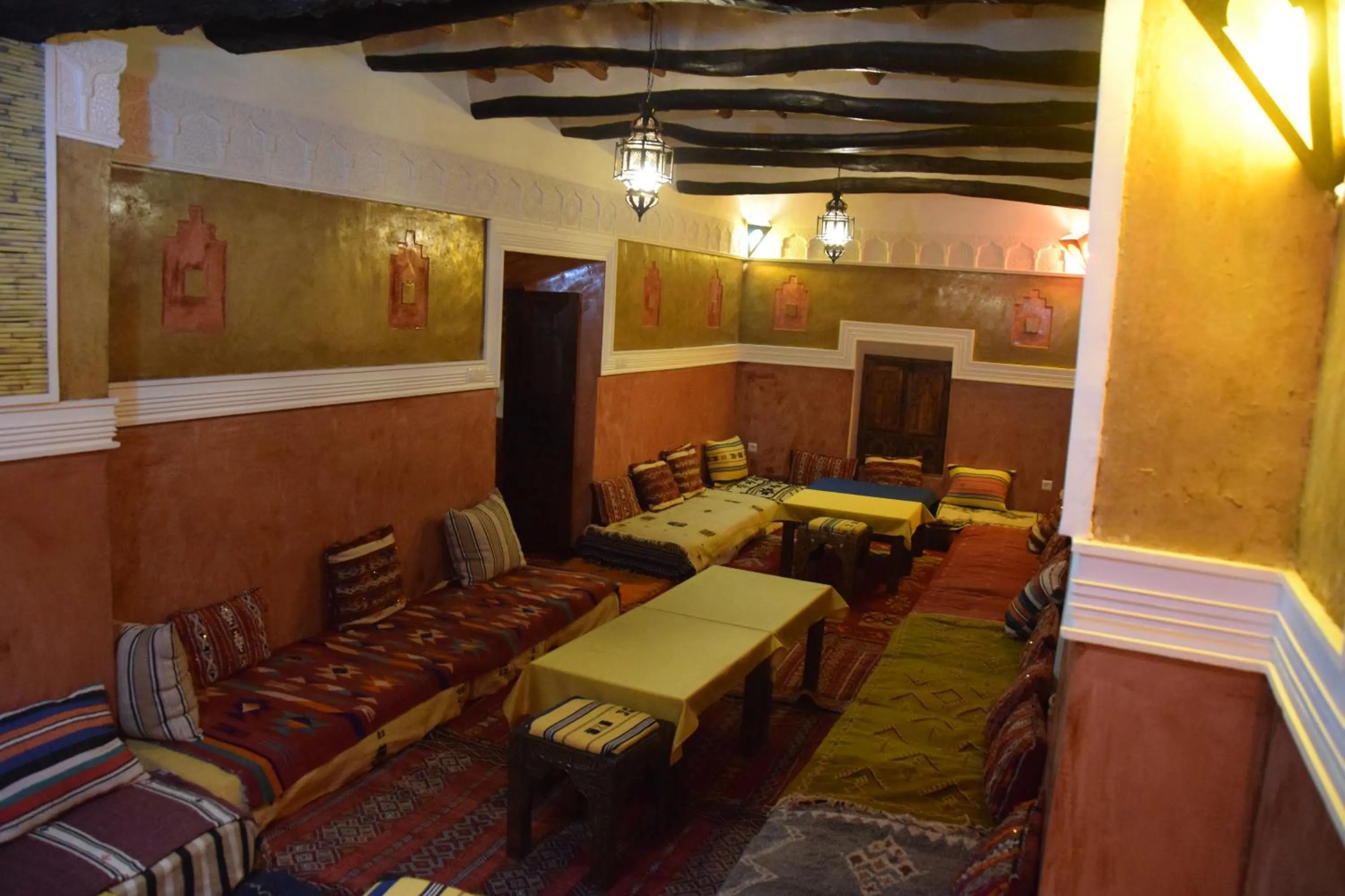 Restaurant/places to eat in Kasbah Assafar