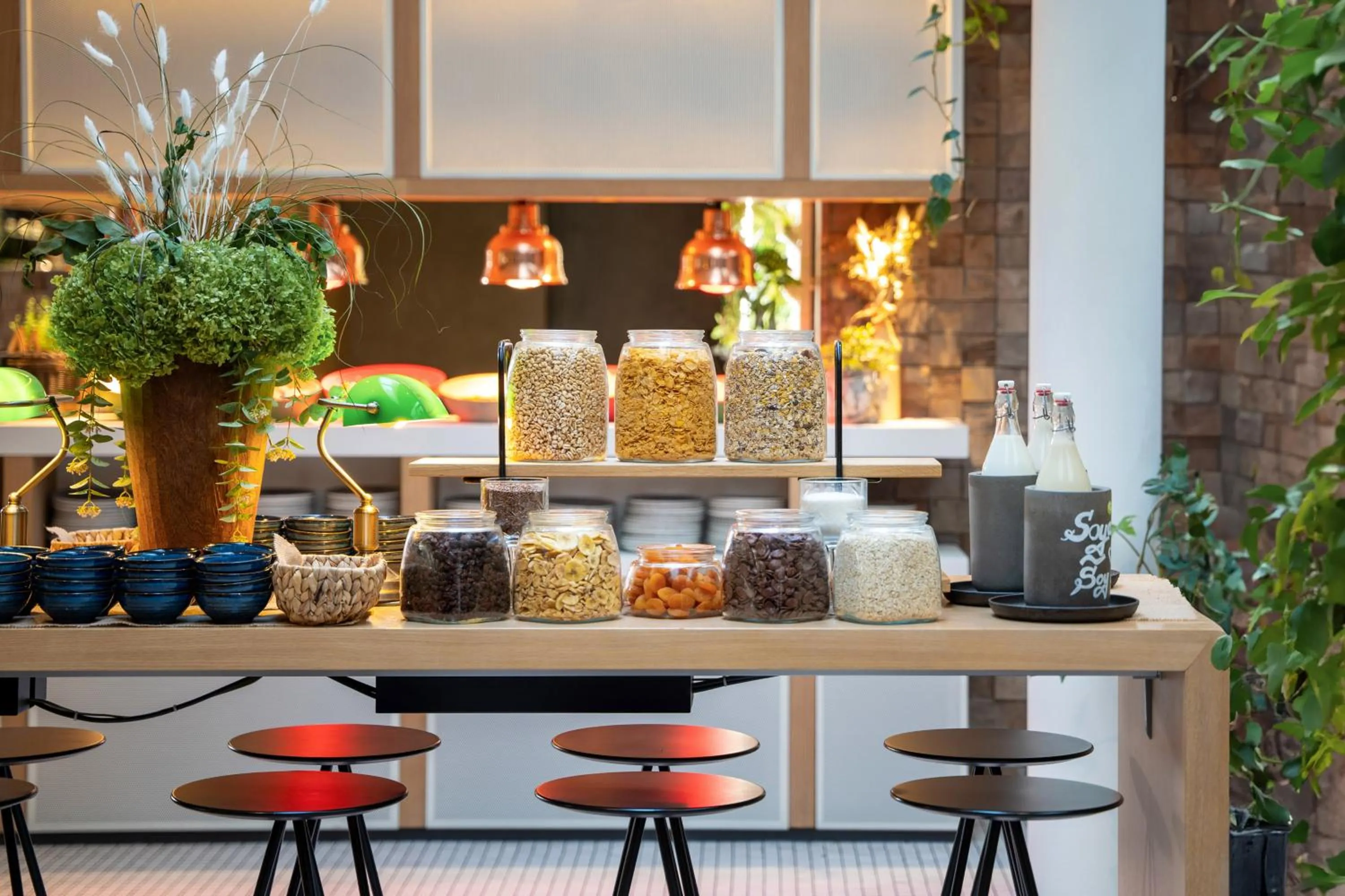 Kitchen or kitchenette in INNSiDE by Meliá Berlin Mitte