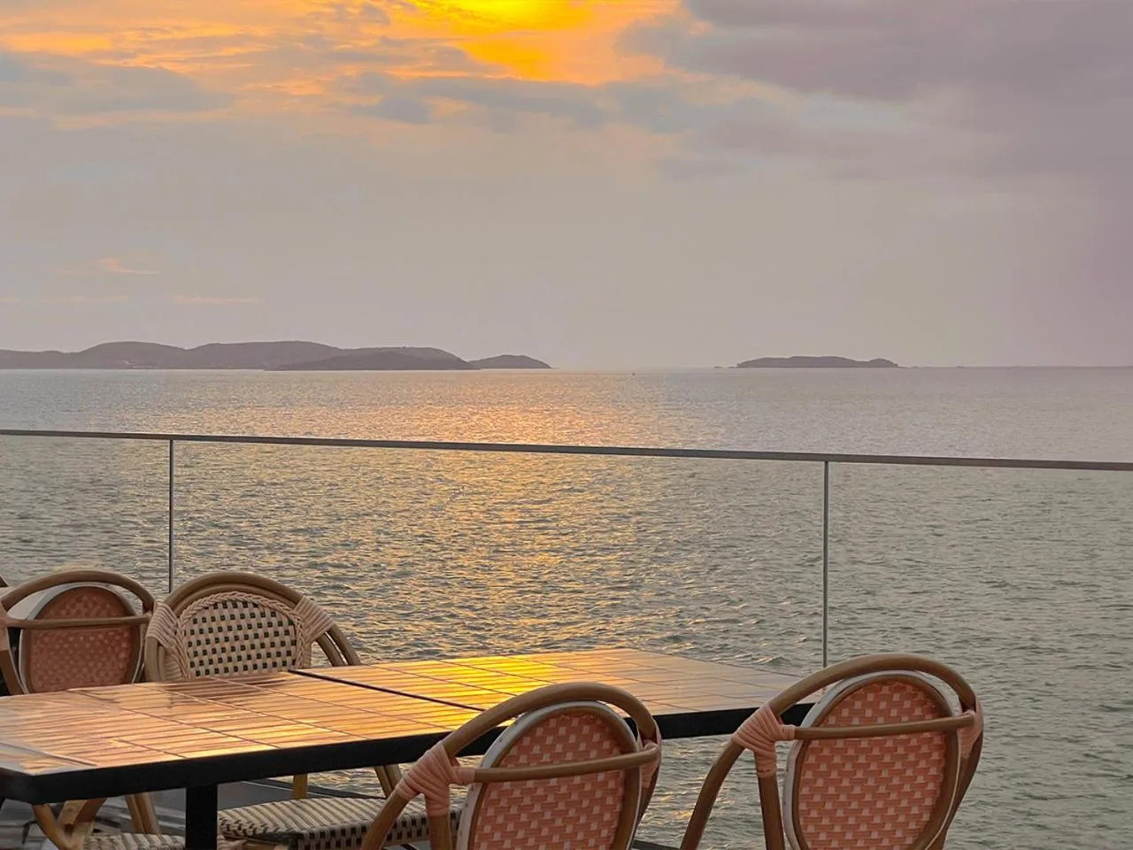 Restaurant/places to eat in Asia Pattaya Hotel