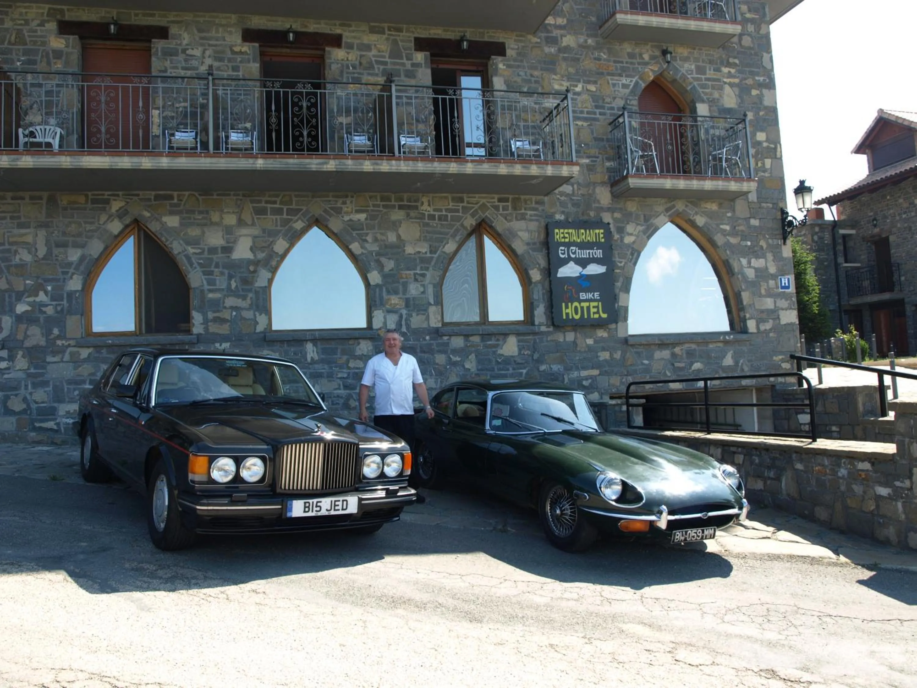 Facade/entrance in El Churrón