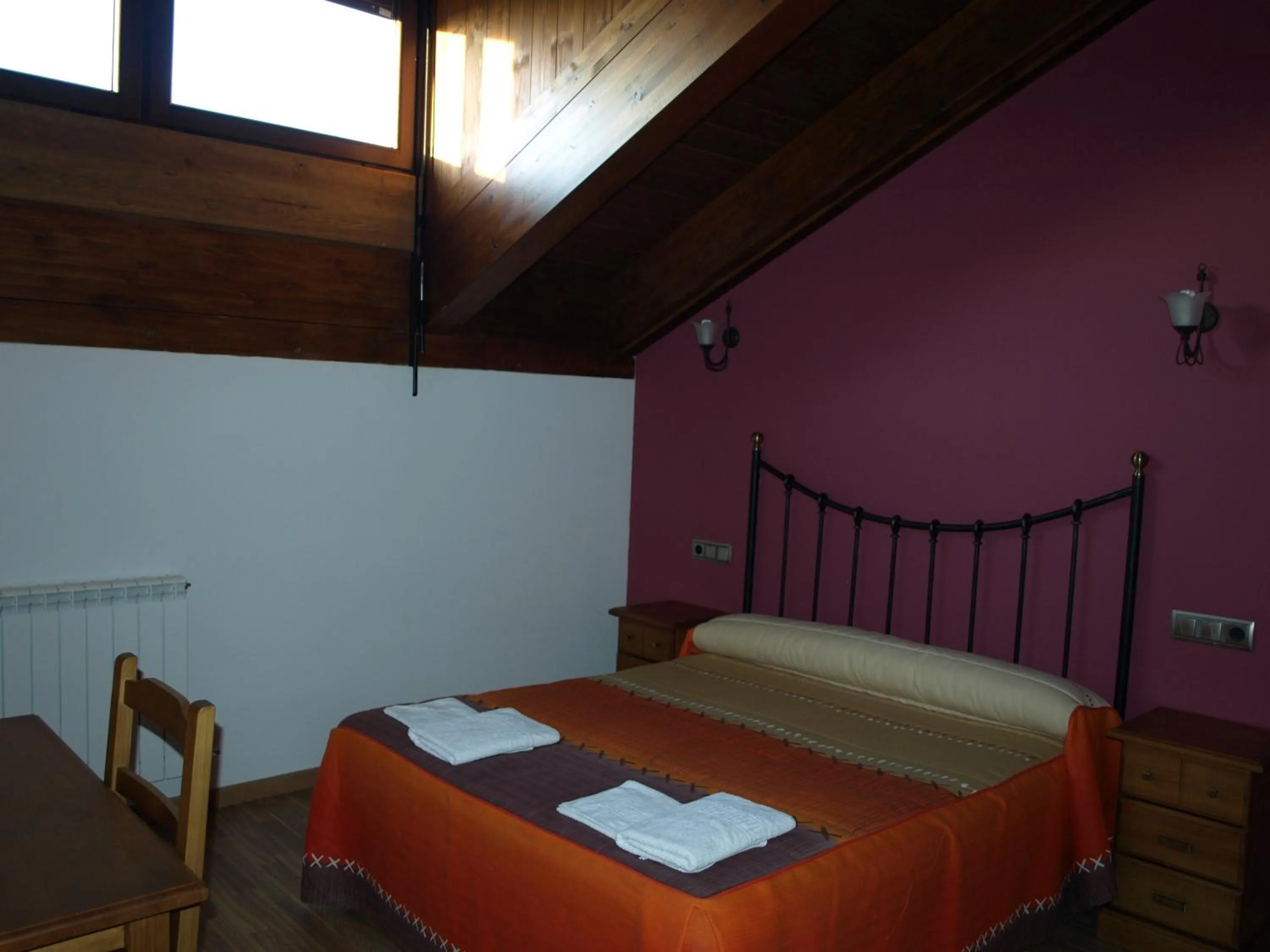 Photo of the whole room, Bed in El Churrón