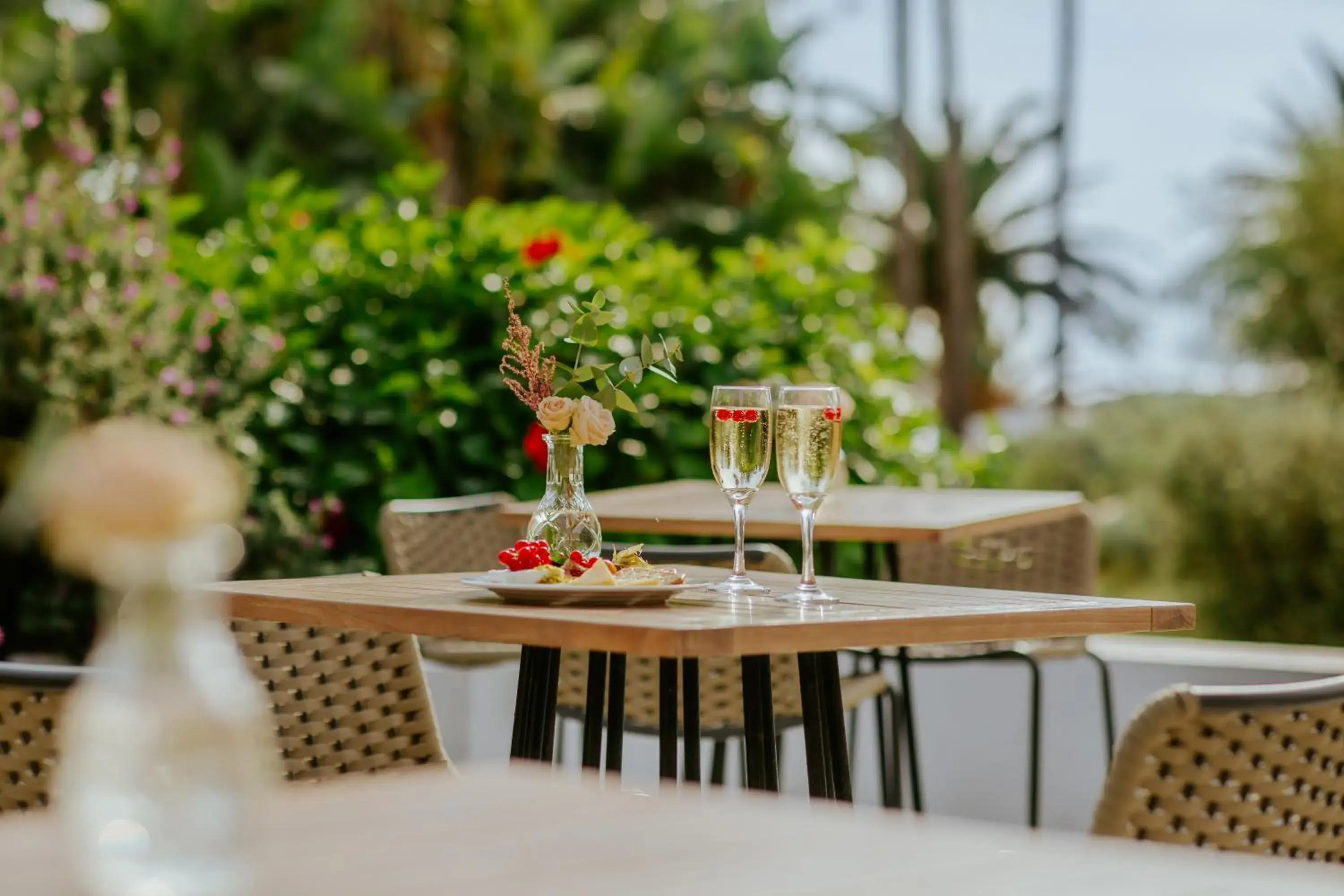 Lounge or bar in Nissi Beach Resort Lounge or bar in Nissi Beach Resort