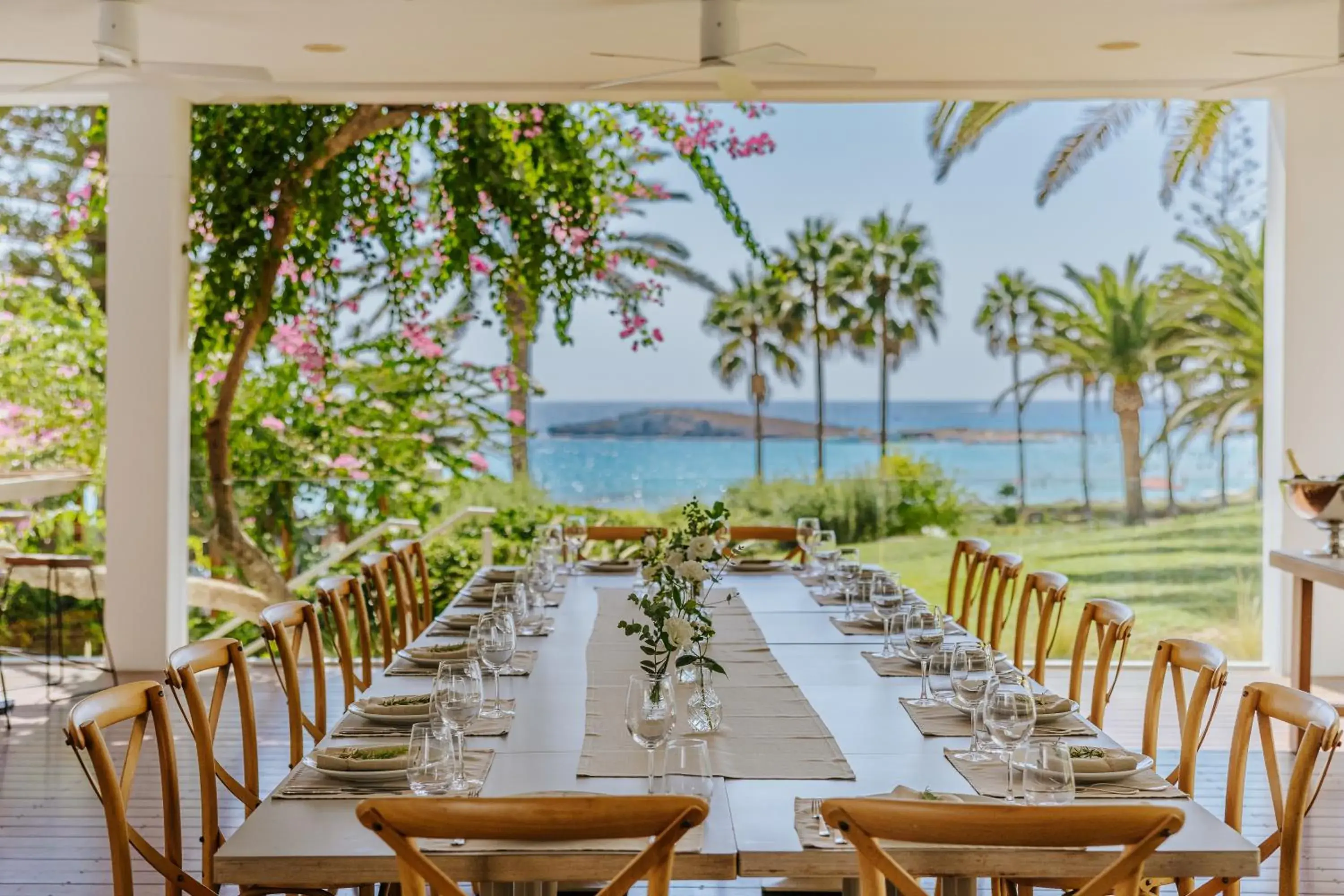 Restaurant/places to eat in Nissi Beach Resort Restaurant/places to eat in Nissi Beach Resort