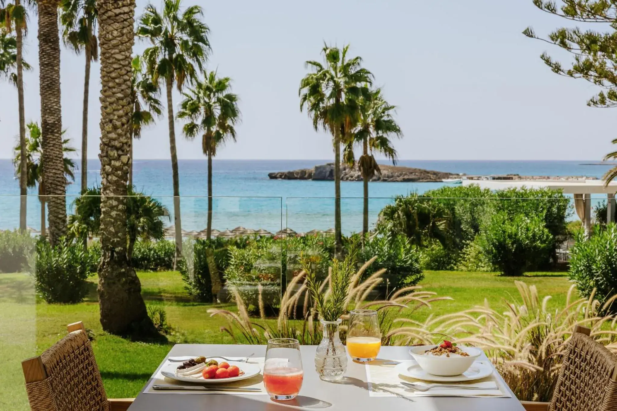 Restaurant/places to eat in Nissi Beach Resort Restaurant/places to eat in Nissi Beach Resort