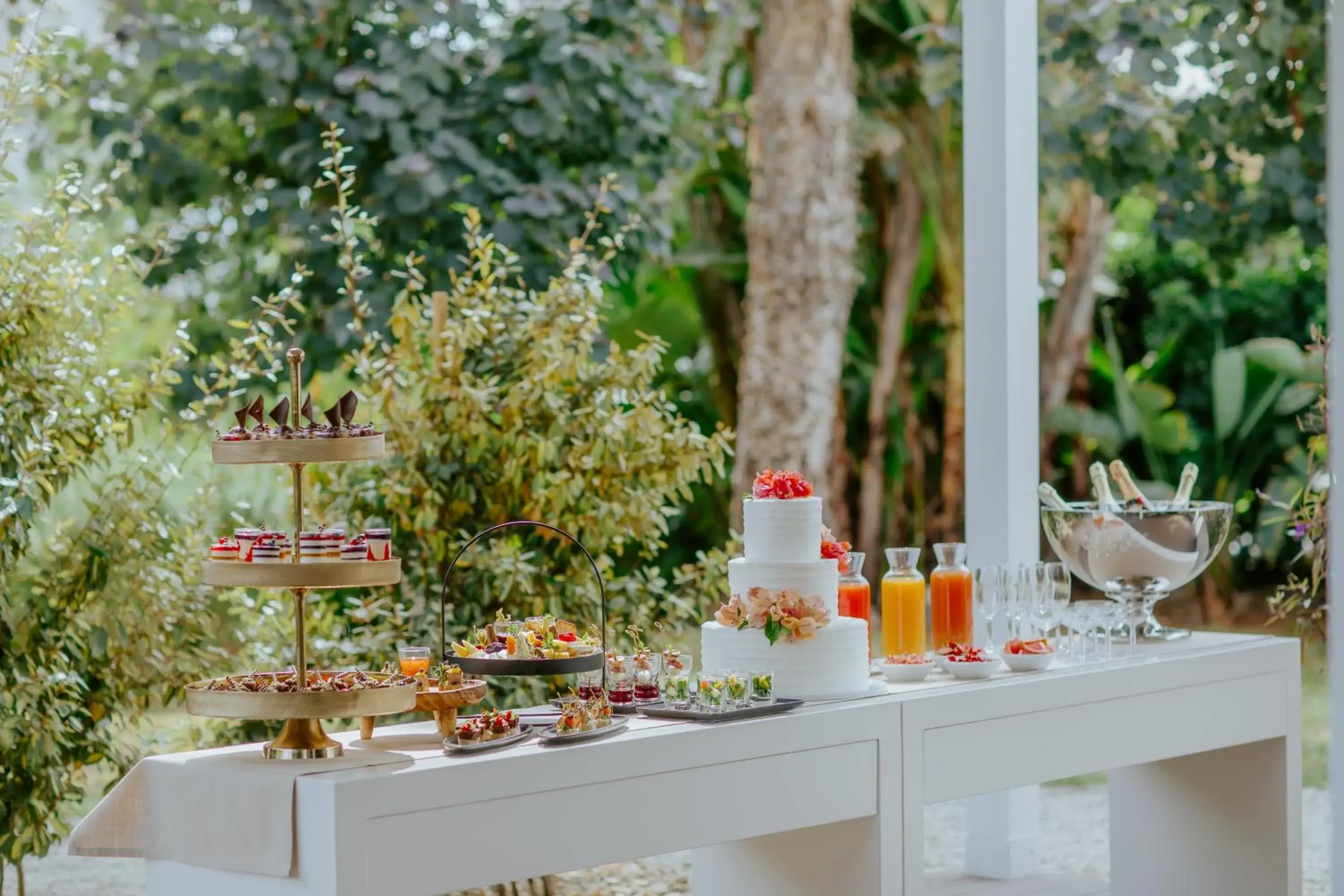 Lounge or bar in Nissi Beach Resort Lounge or bar in Nissi Beach Resort