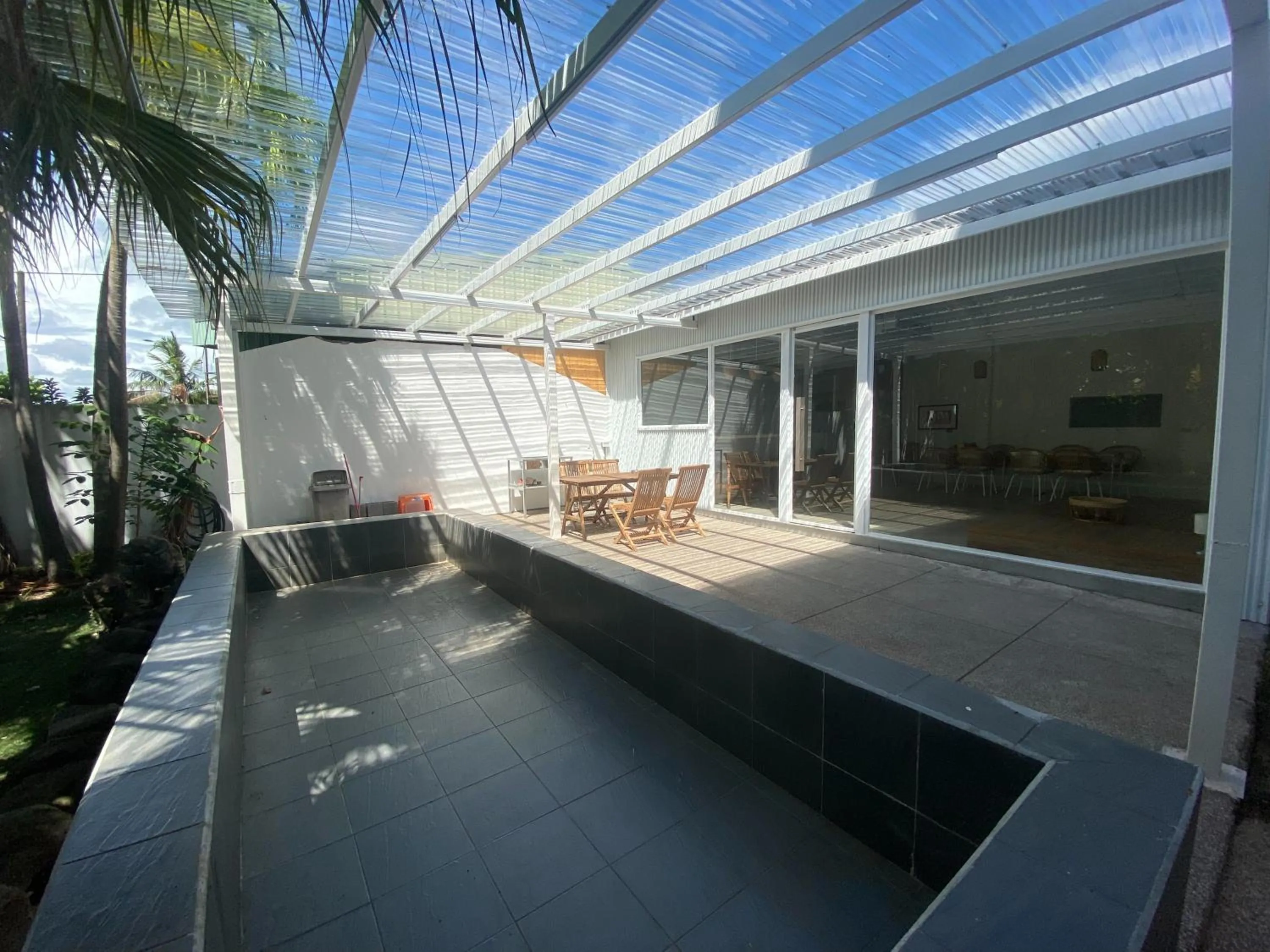 Swimming pool in Sailing Inn