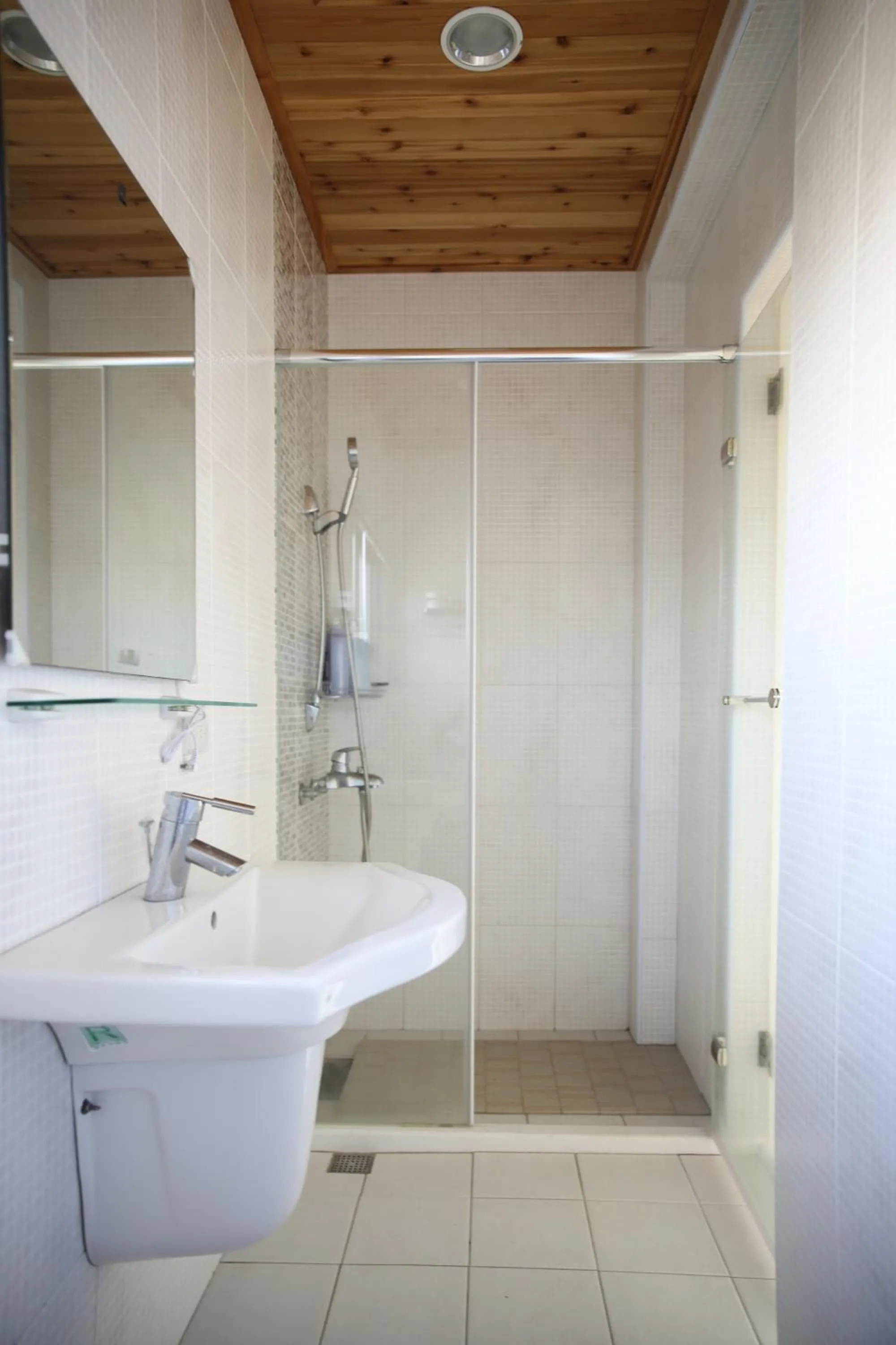 Bathroom in Sailing Inn