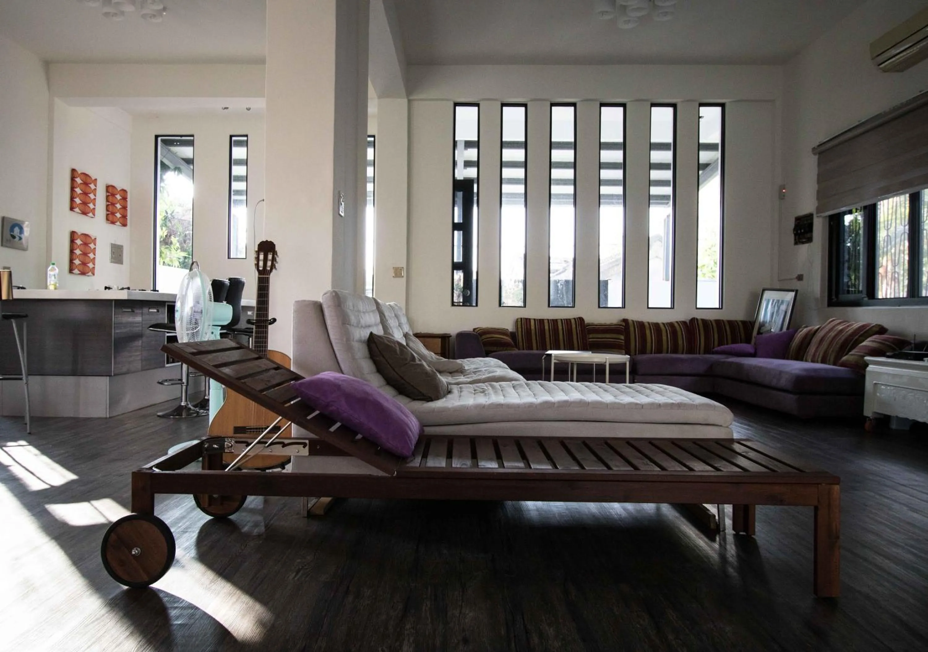 Communal lounge/ TV room in Sailing Inn