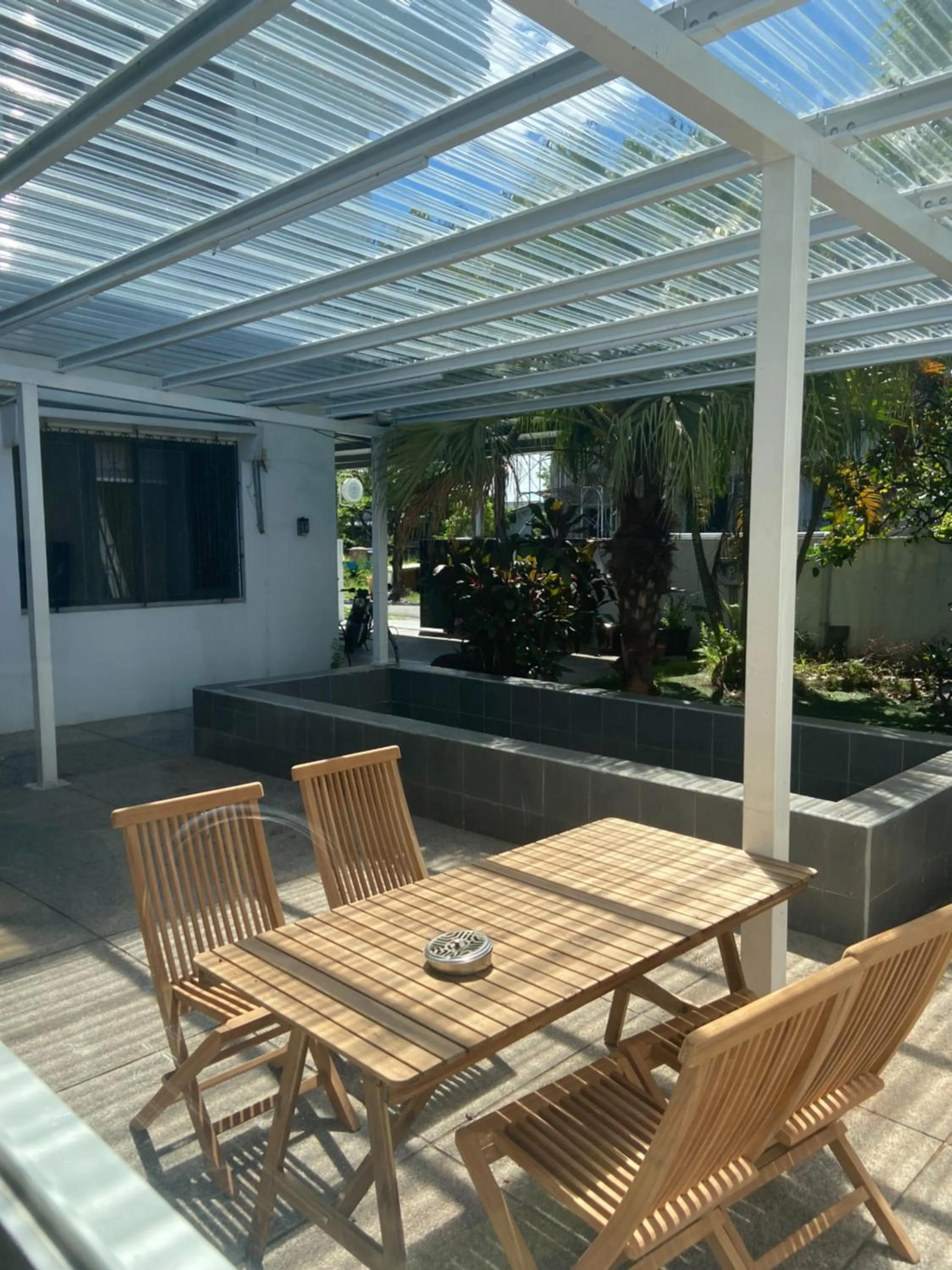 Swimming pool in Sailing Inn