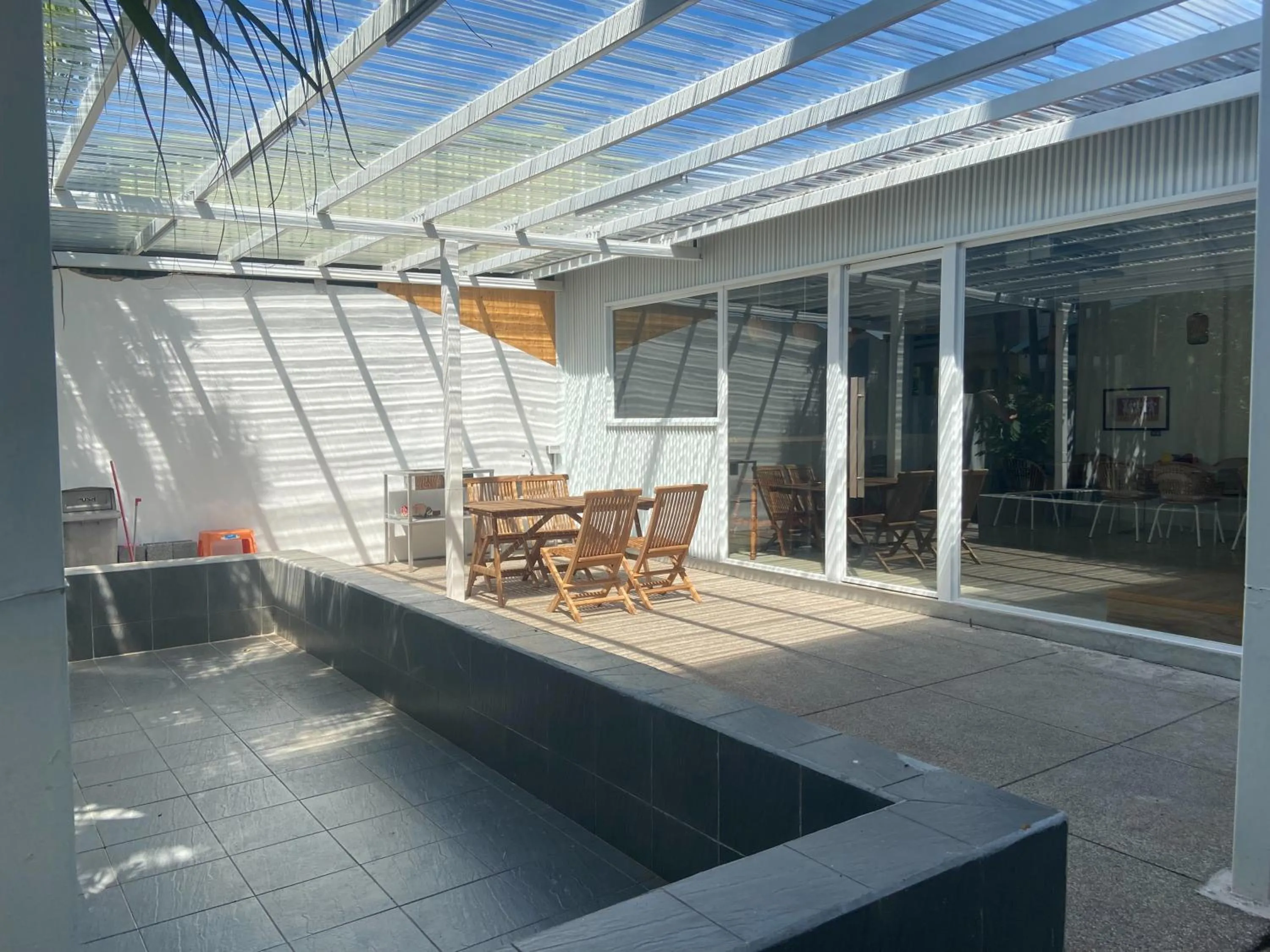Swimming pool in Sailing Inn
