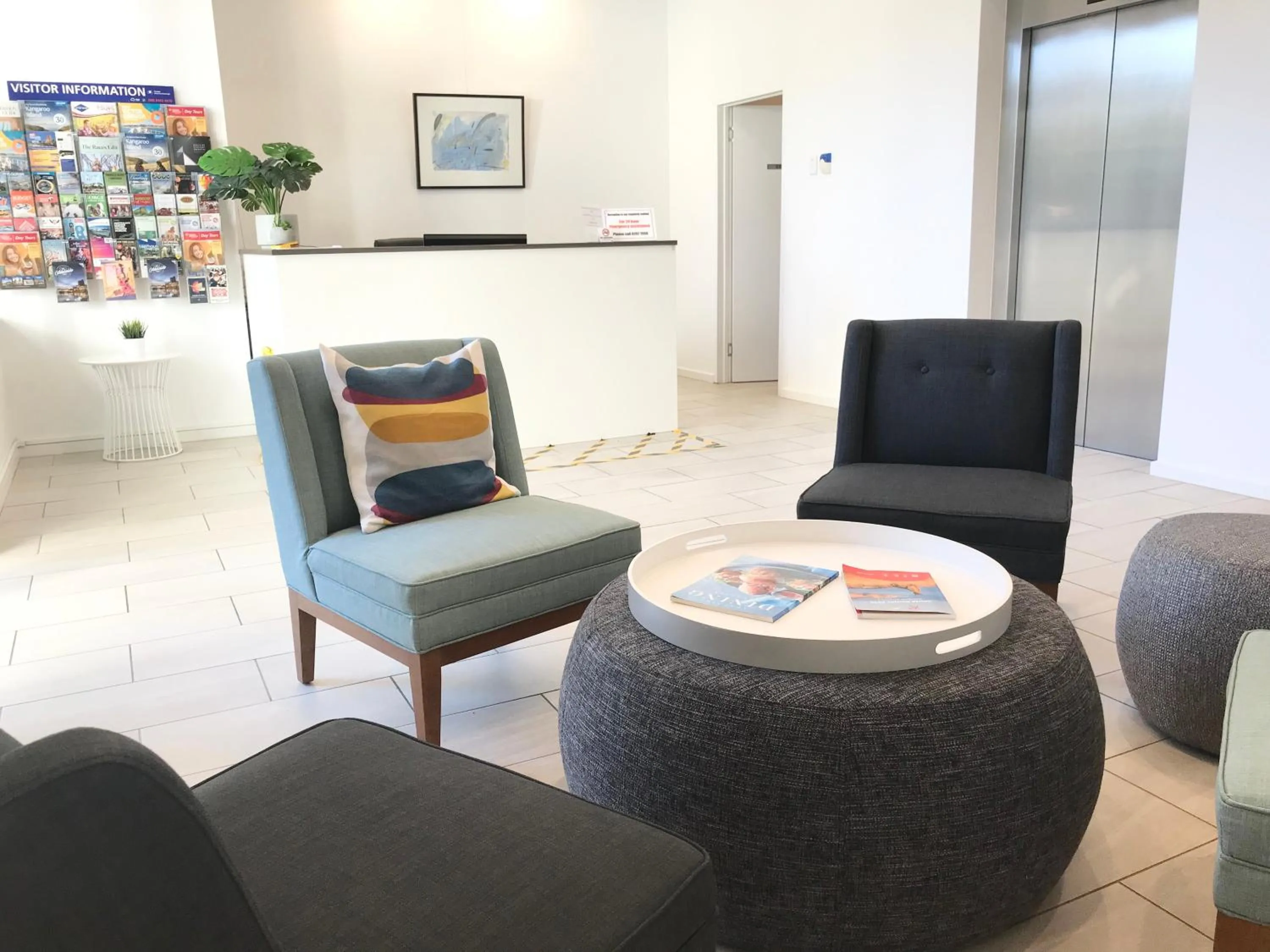 Facade/entrance in The Palms Apartments