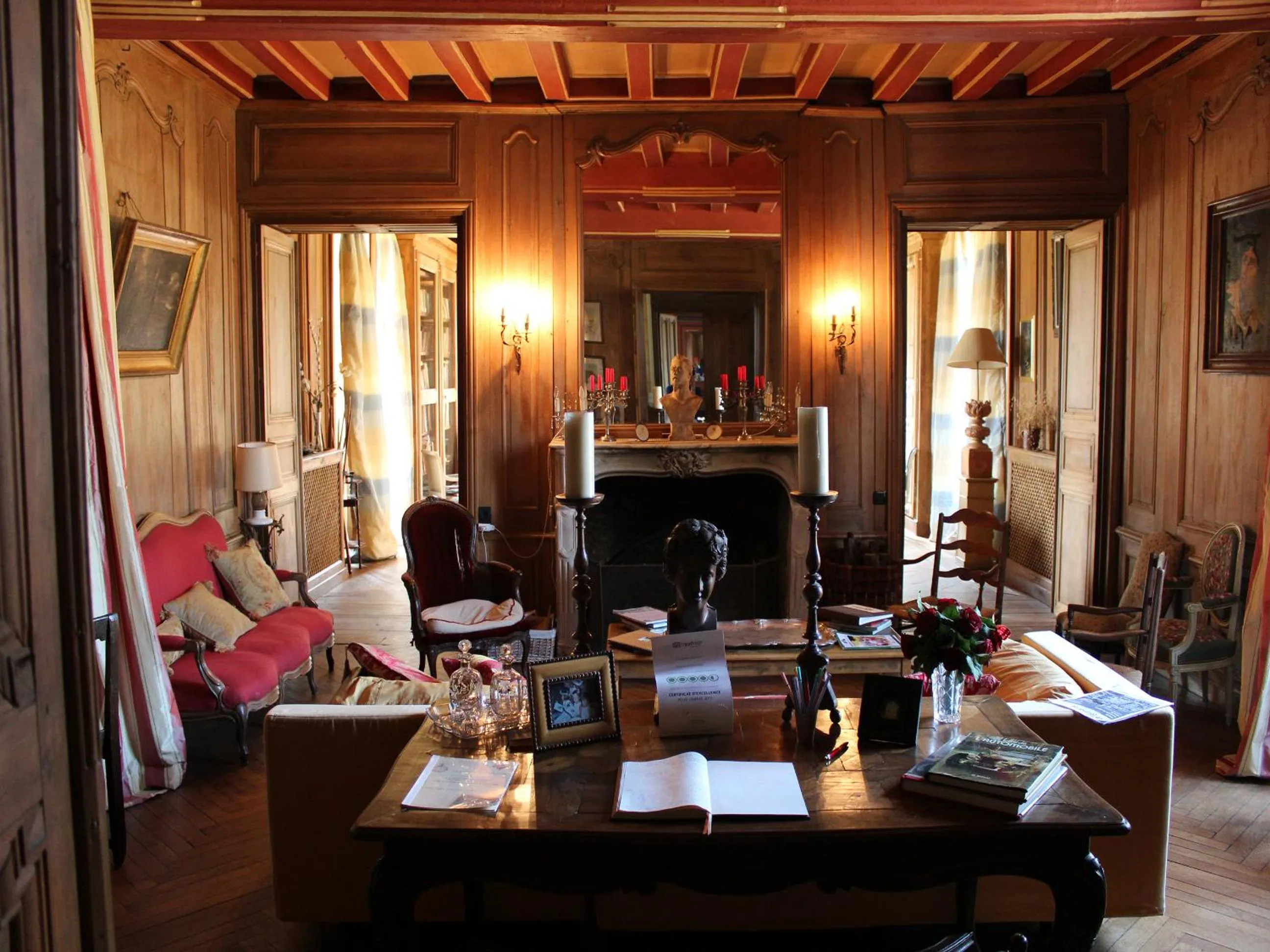 Communal lounge/ TV room in Château De Chambiers