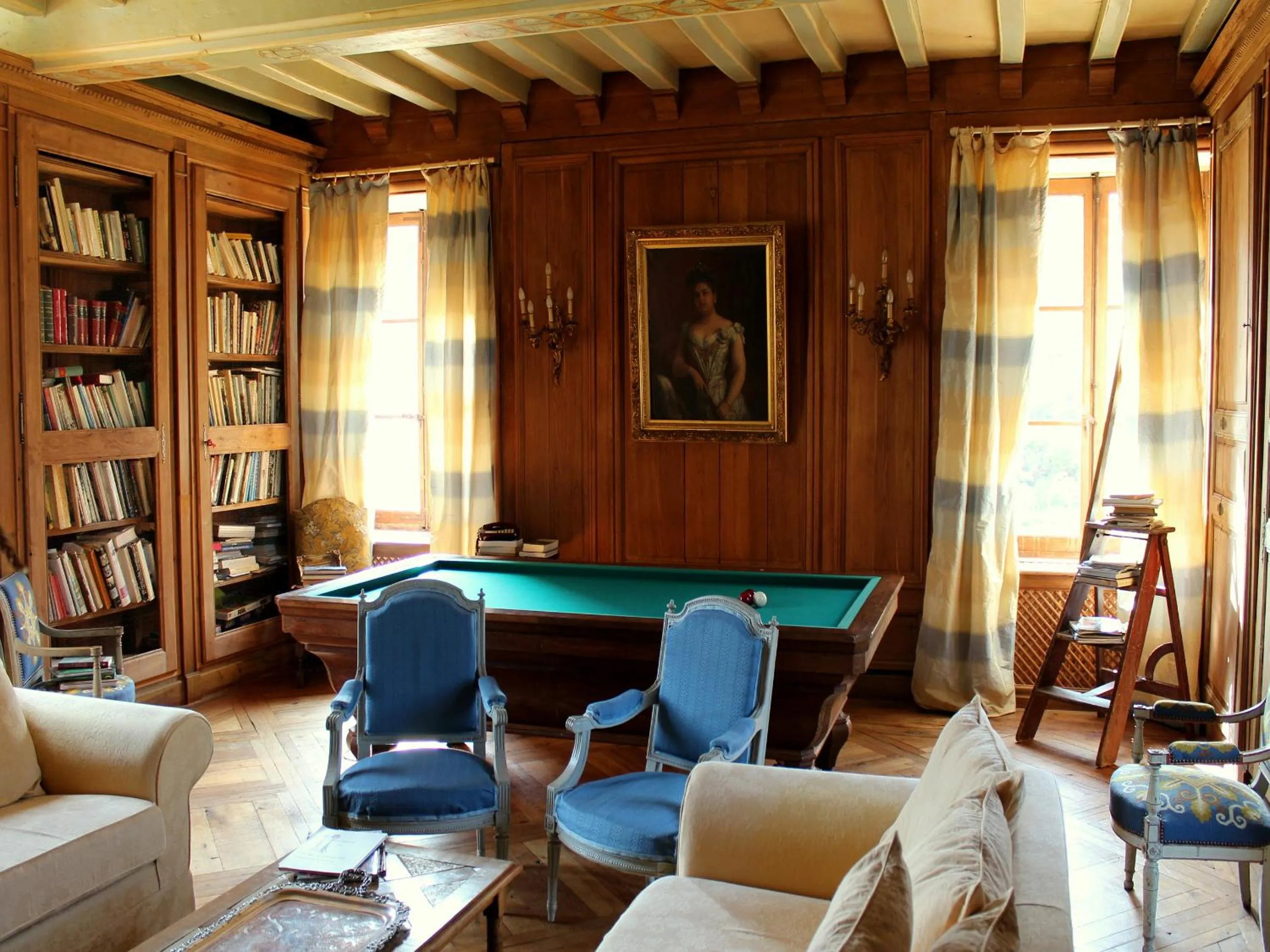 Communal lounge/ TV room in Château De Chambiers