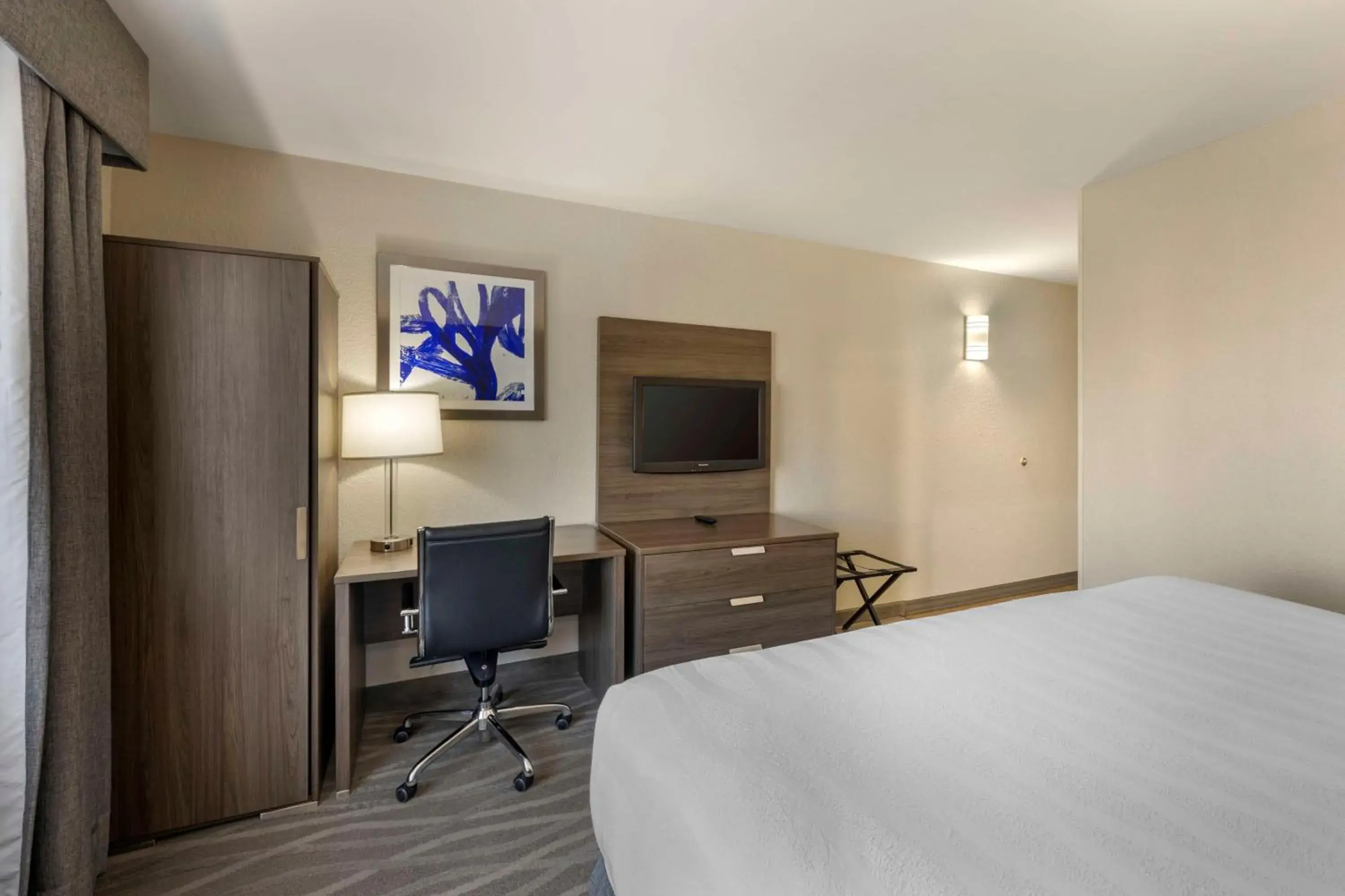 Bedroom, Bed in Best Western Plus Nashville Airport Hotel - BNA Bedroom, Bed in Best Western Plus Nashville Airport Hotel - BNA