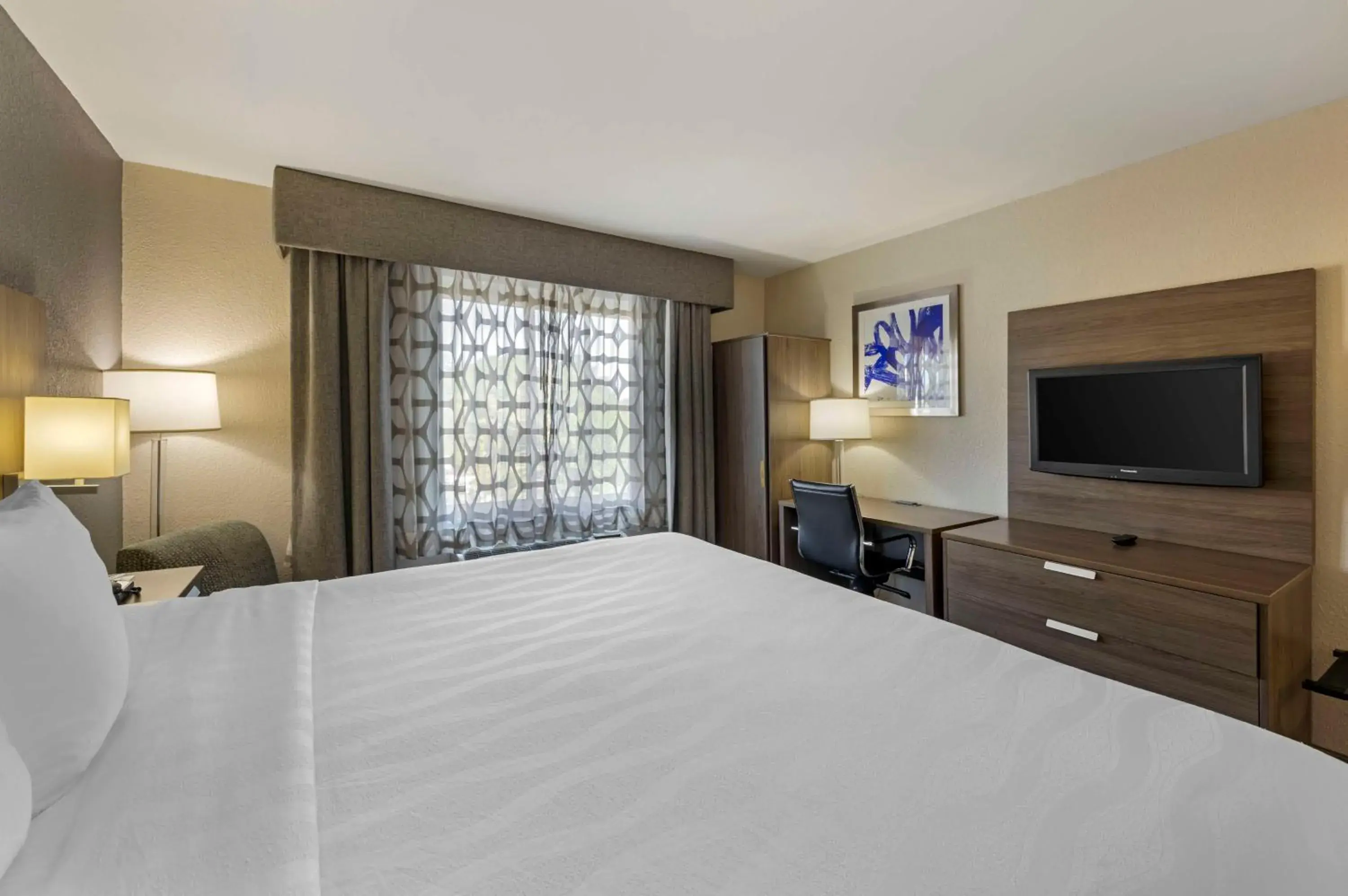 King Room with Bath Tub - Disability Access in Best Western Plus Nashville Airport Hotel - BNA King Room with Bath Tub - Disability Access in Best Western Plus Nashville Airport Hotel - BNA