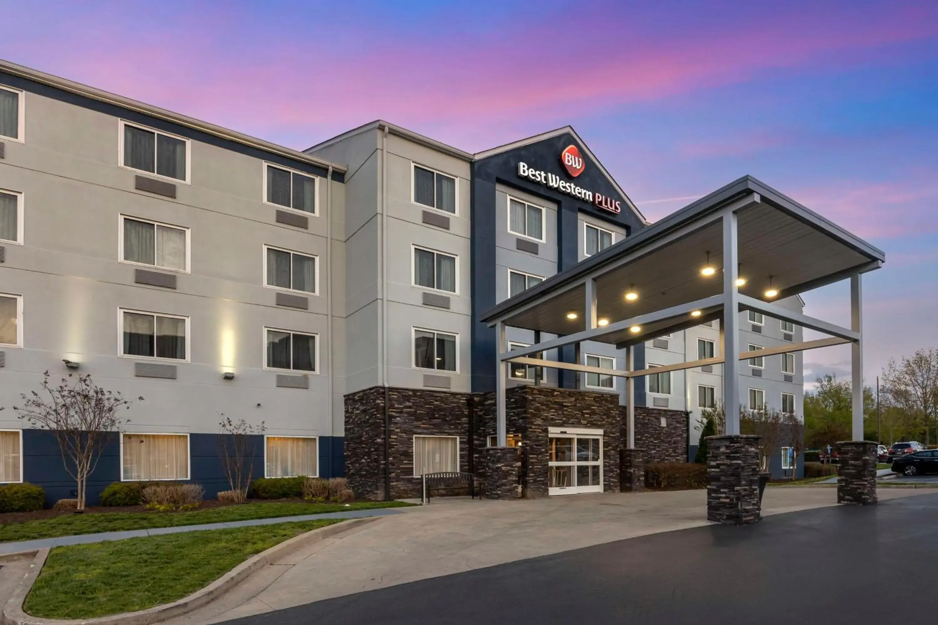 Property building in Best Western Plus Nashville Airport Hotel - BNA Property building in Best Western Plus Nashville Airport Hotel - BNA