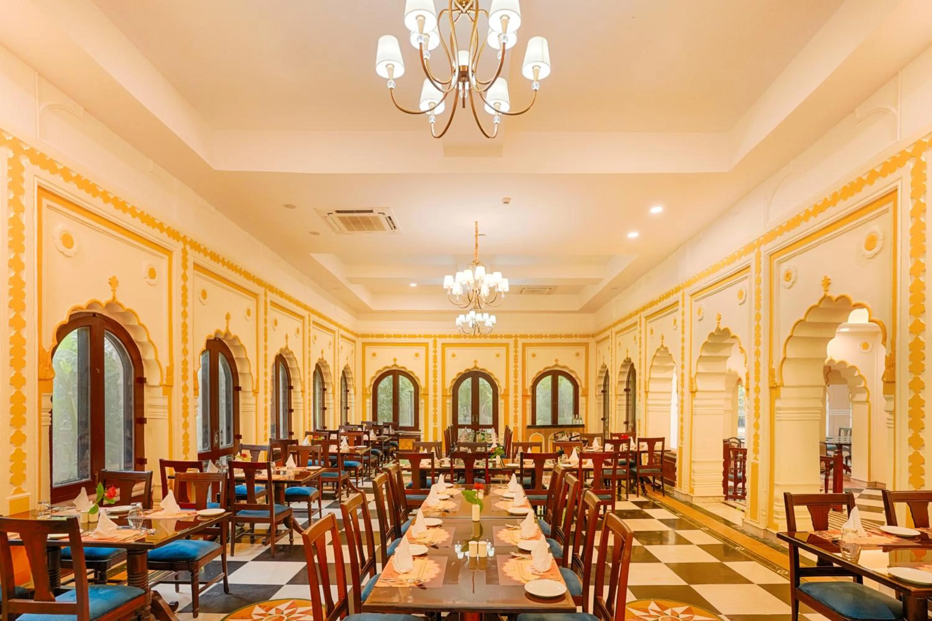 Restaurant/places to eat in Club Mahindra Bharatpur