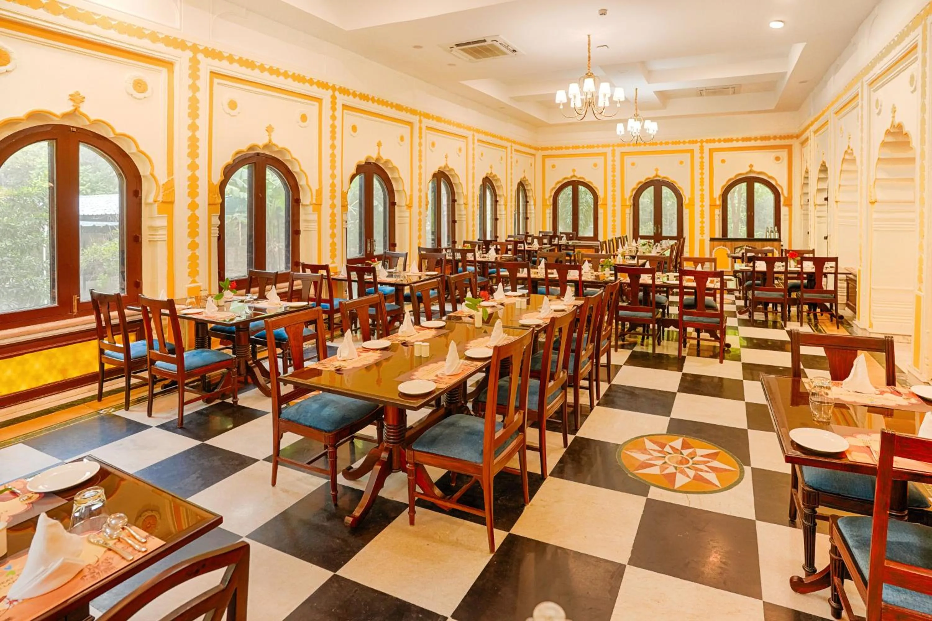 Restaurant/places to eat in Club Mahindra Bharatpur