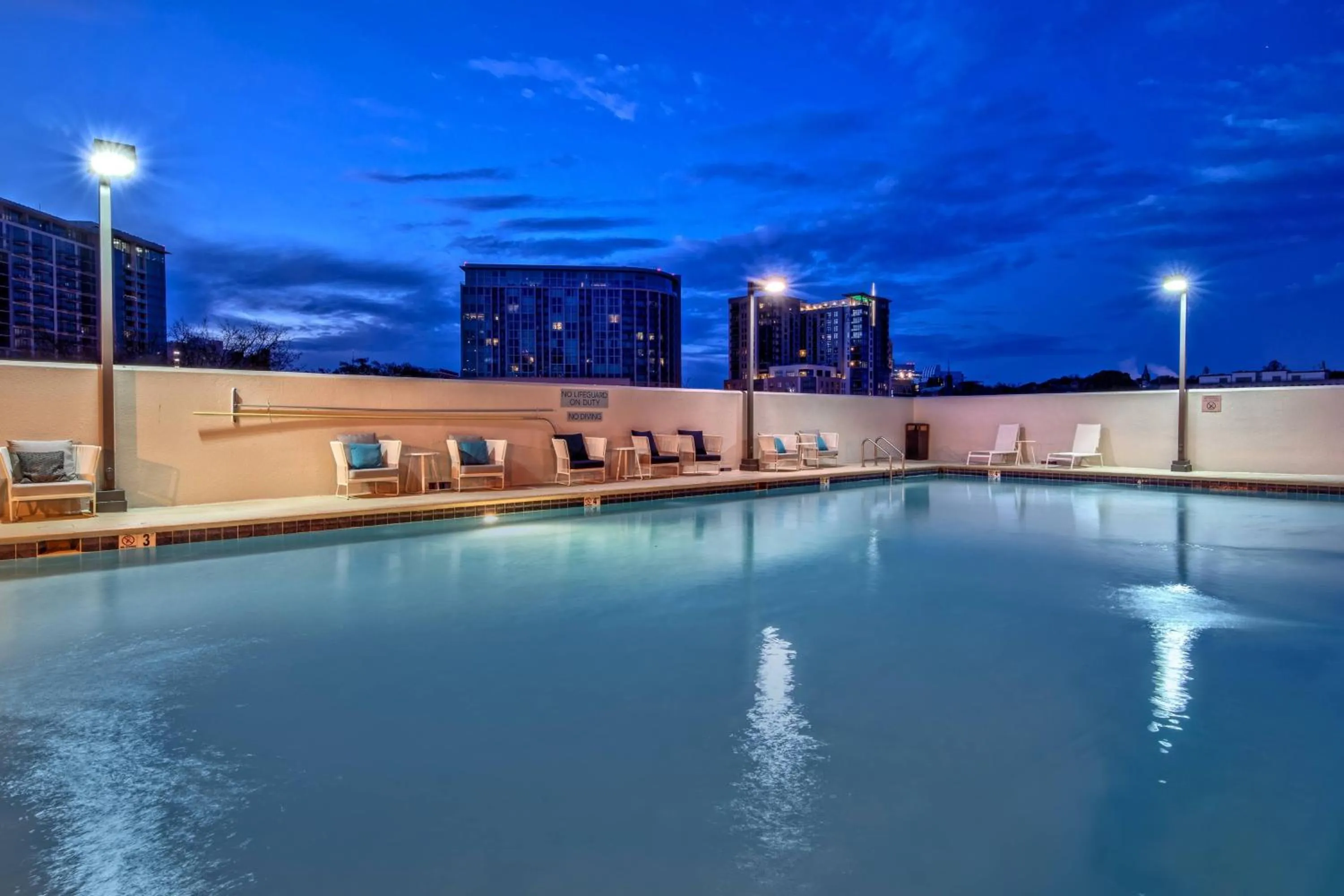 Swimming pool in Courtyard by Marriott Nashville Vanderbilt West End