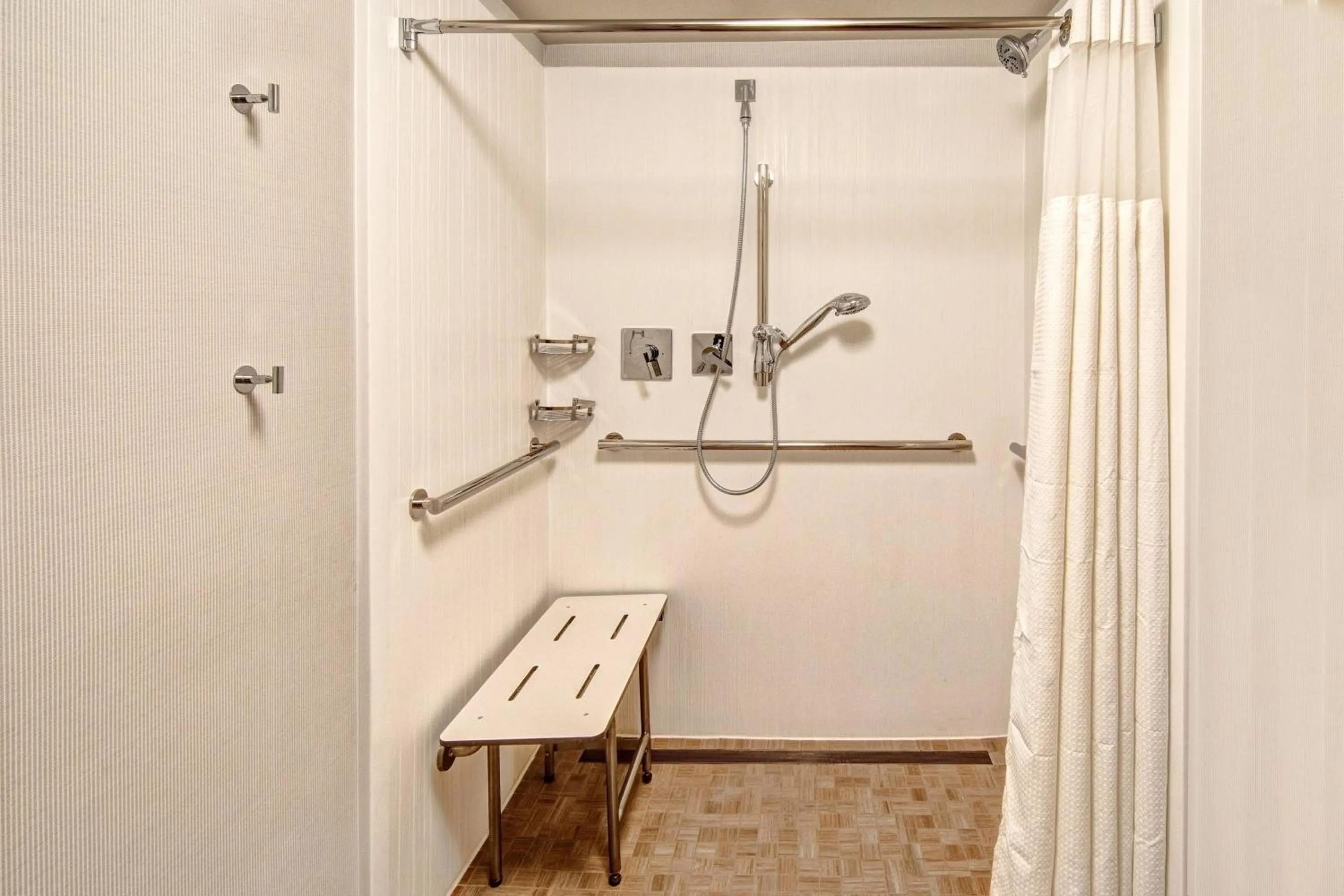 Bathroom in Courtyard by Marriott Nashville Vanderbilt West End