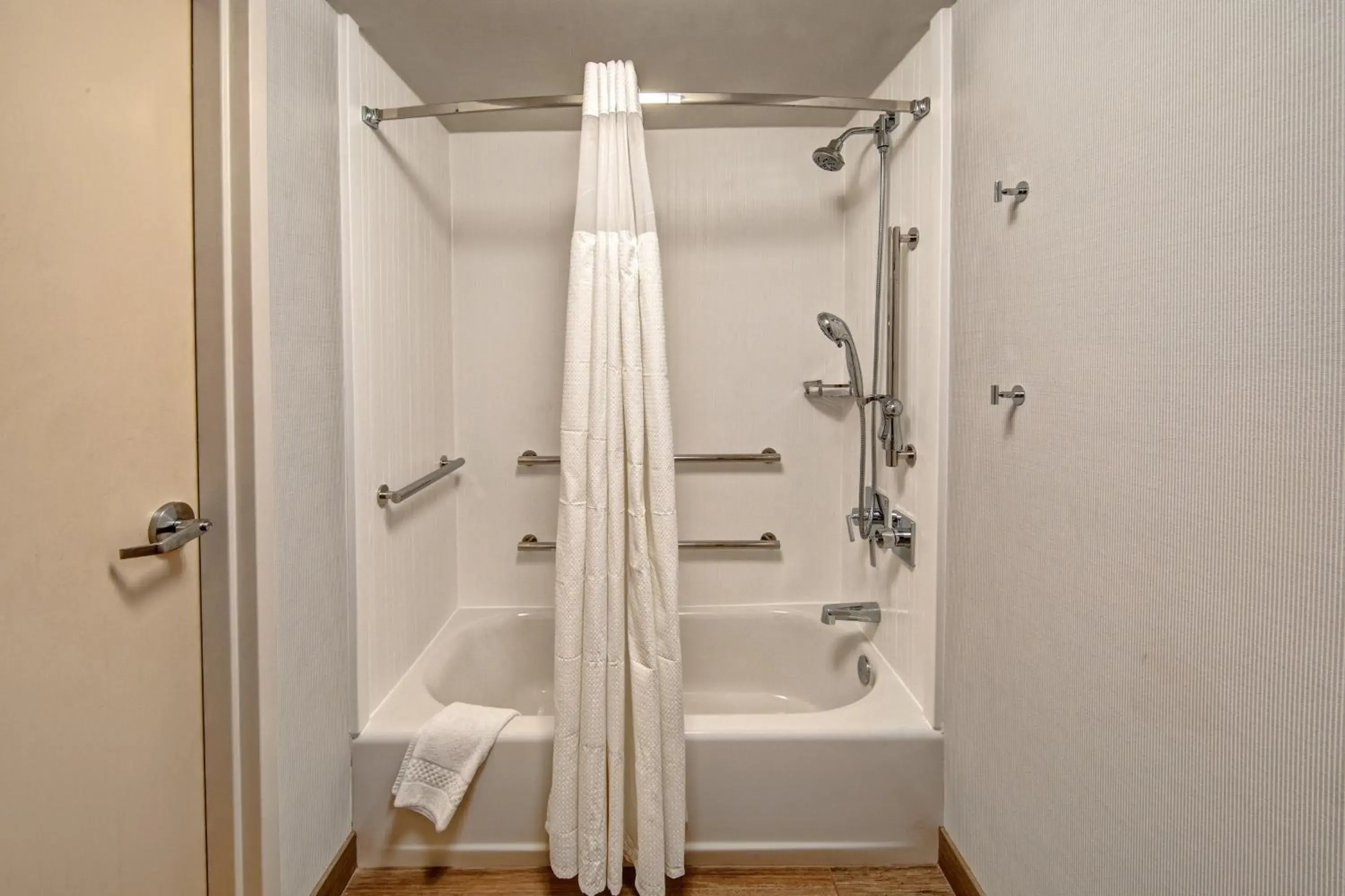 King Room with Sofa Bed - Hearing Accessible in Courtyard by Marriott Nashville Vanderbilt West End King Room with Sofa Bed - Hearing Accessible in Courtyard by Marriott Nashville Vanderbilt West End