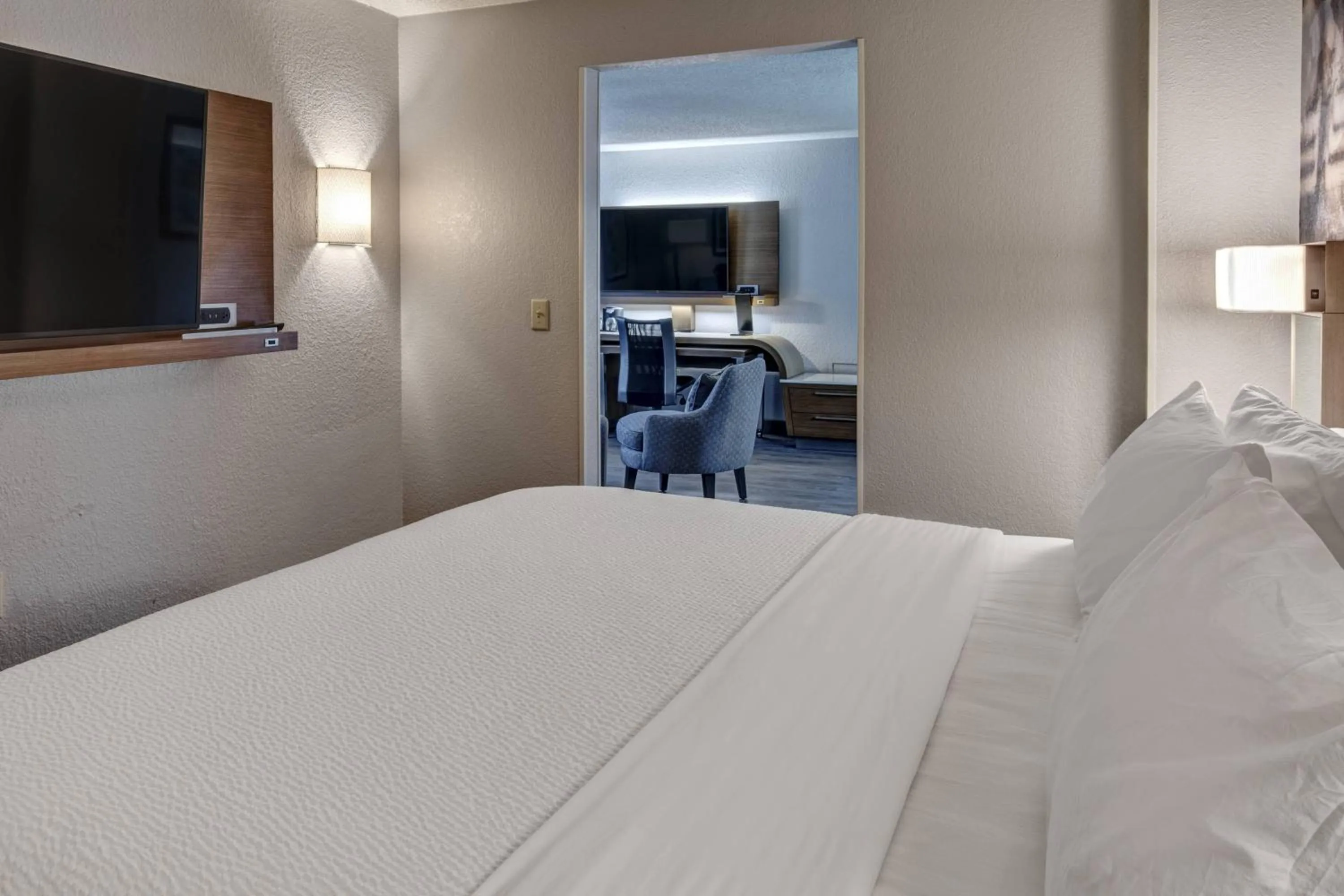 Bedroom, Bed in Courtyard by Marriott Nashville Vanderbilt West End