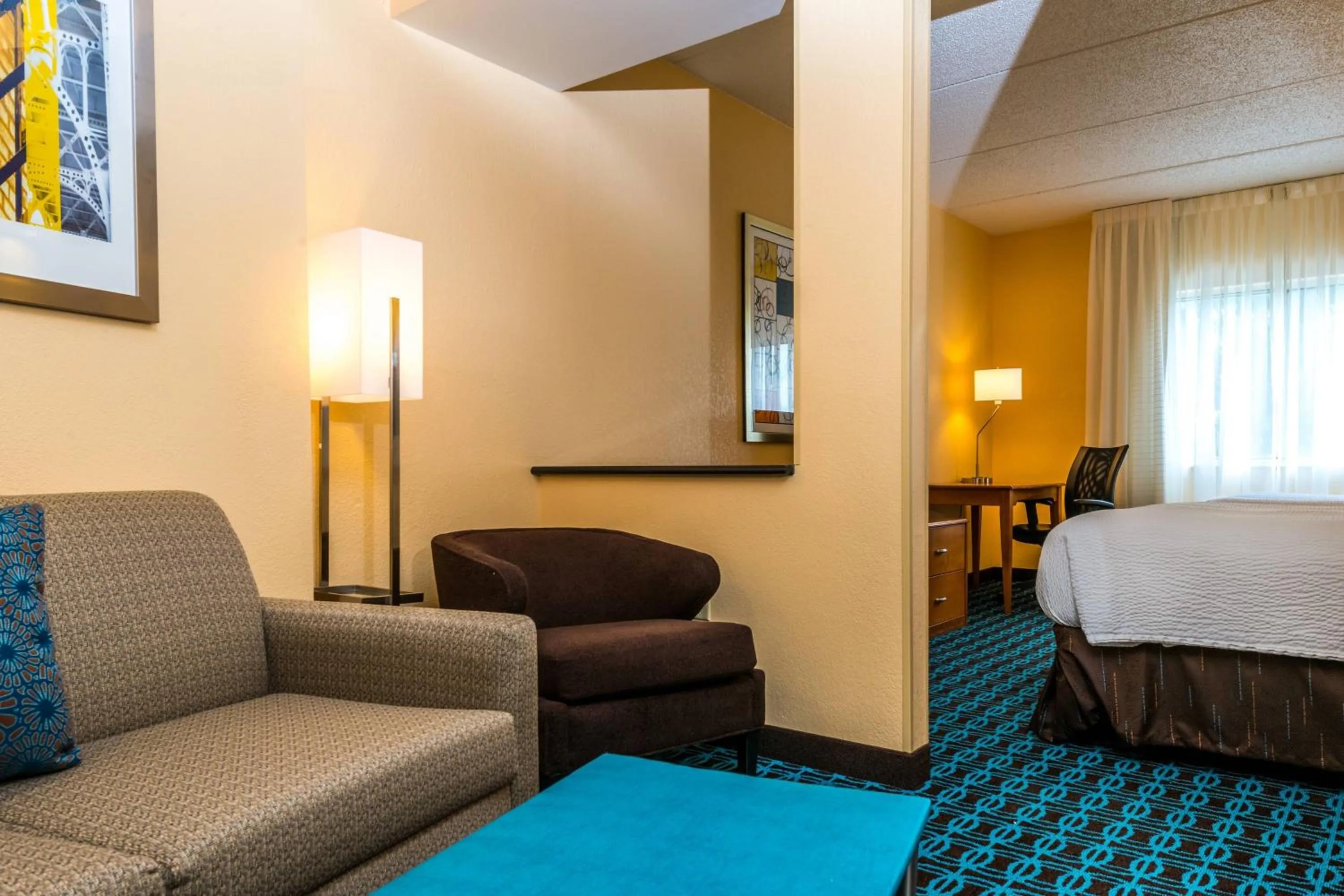 Living room, Bed in Fairfield Inn & Suites by Marriott Nashville at Opryland