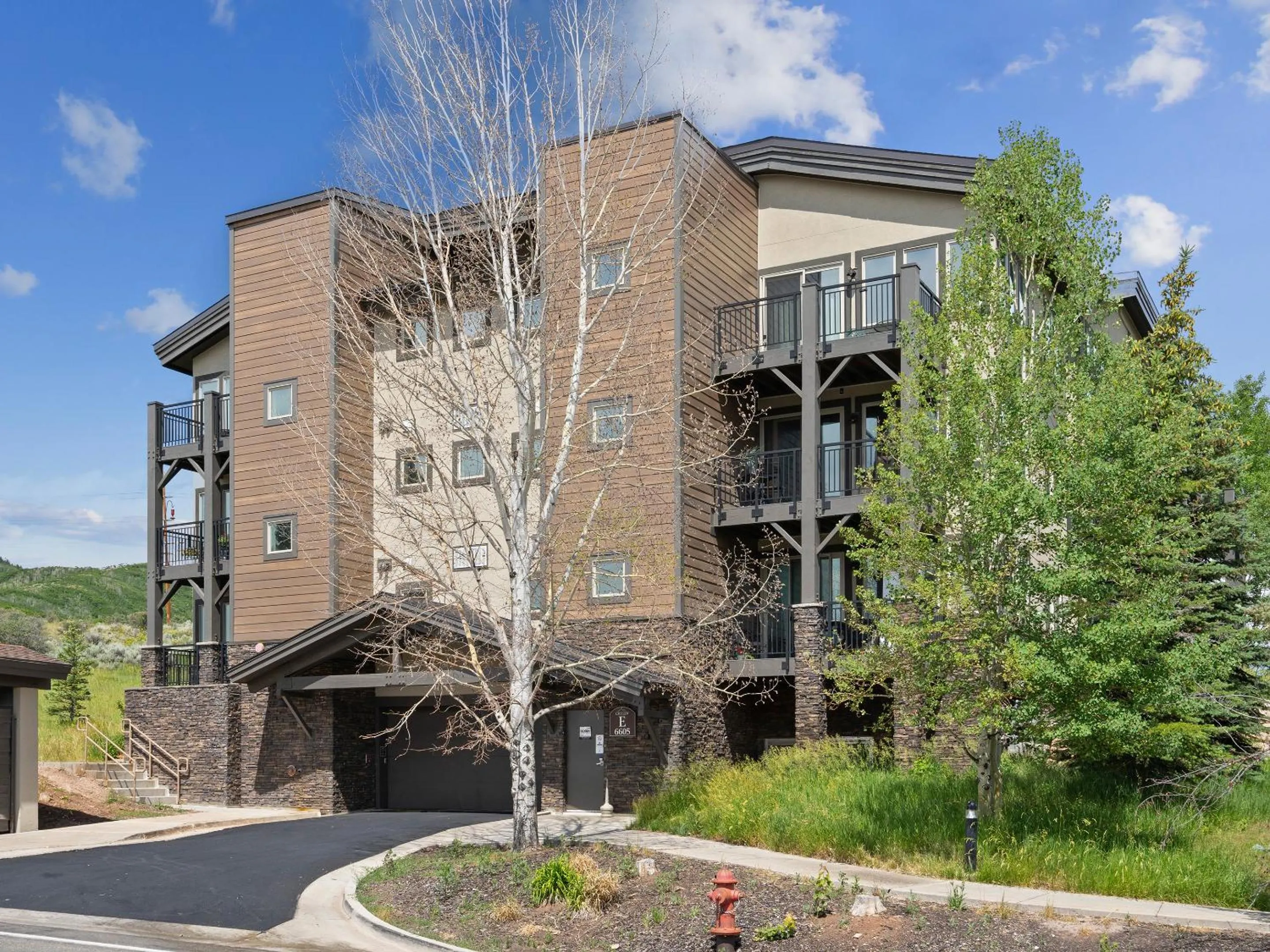 Property building in Crestview Condominiums by All Seasons Resort Lodging